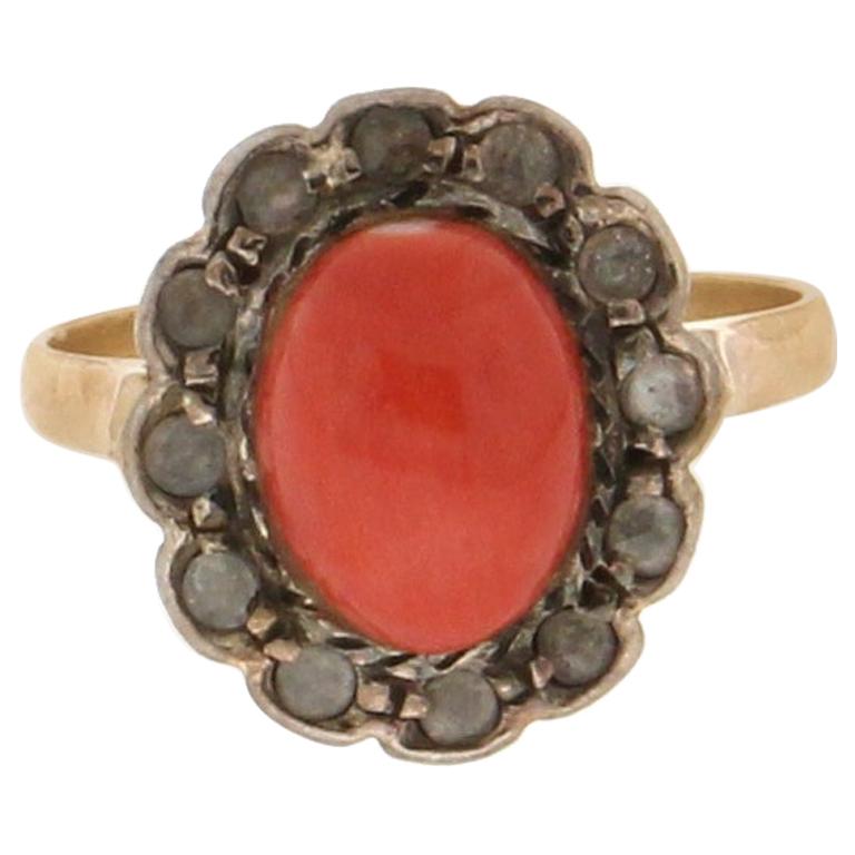 Bague cocktail artisanale en corail et or jaune 18 carats avec diamants