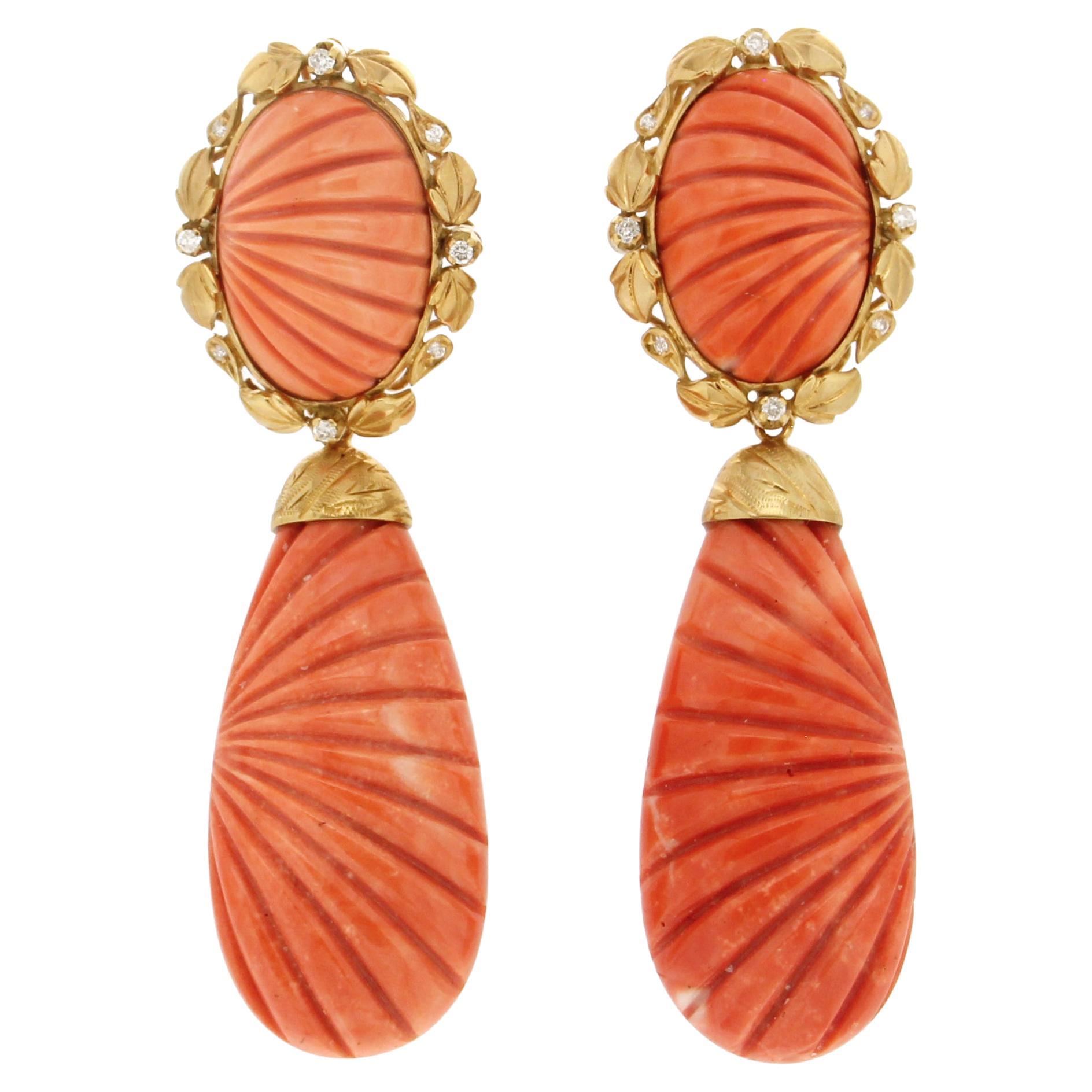 Boucles d'oreilles en goutte en or jaune 18 carats avec corail et diamants, fabrication artisanale