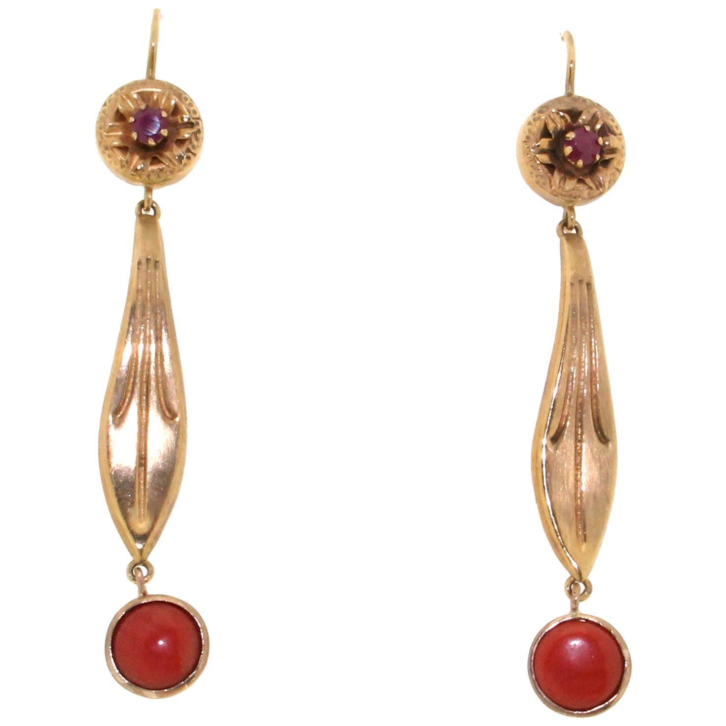 Boucles d'oreilles en goutte en or jaune 9 carats avec corail et rubis, fabrication artisanale en vente
