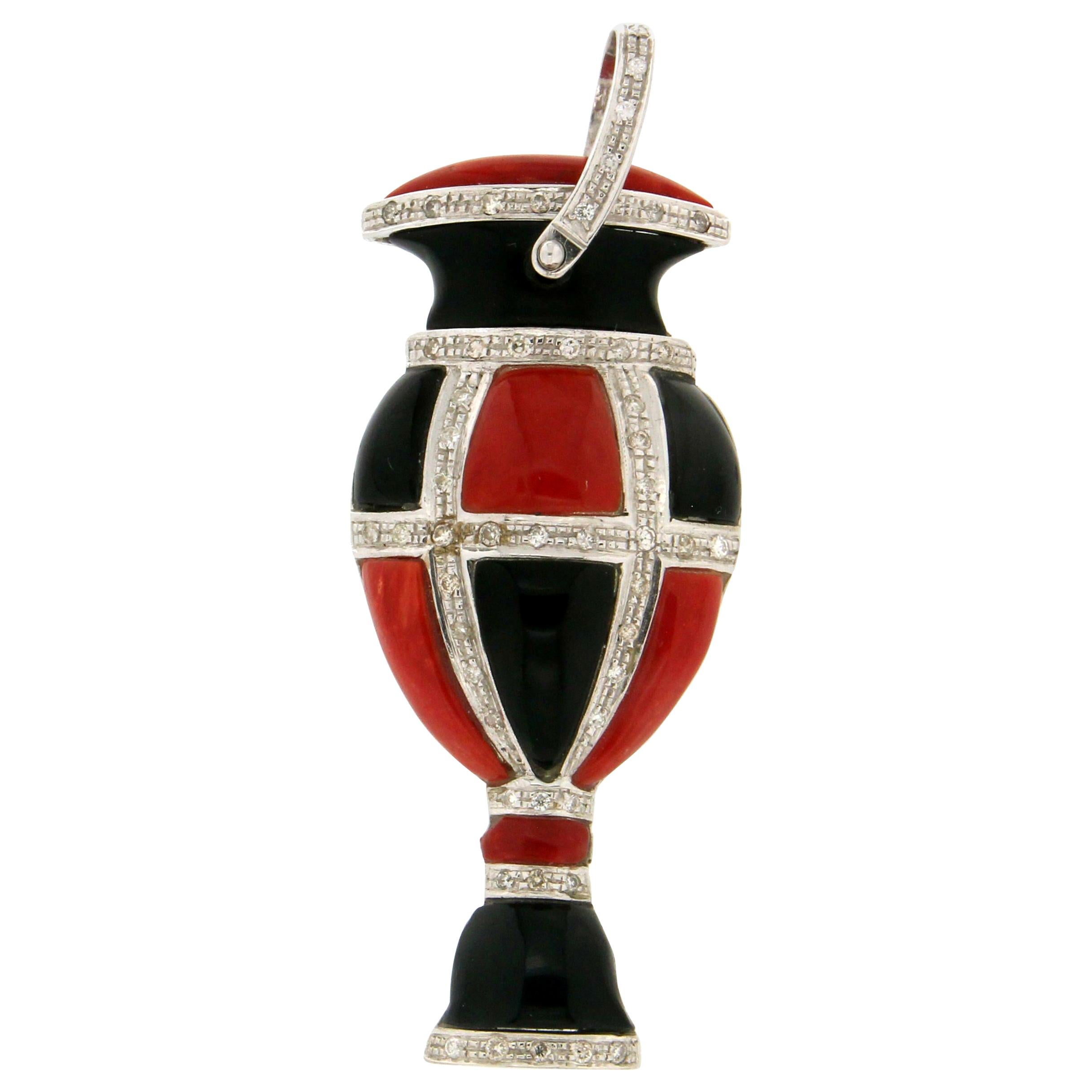 Halskette mit Anhänger, Koralle und Onyx Vase, 18 Karat Weißgold, Diamanten