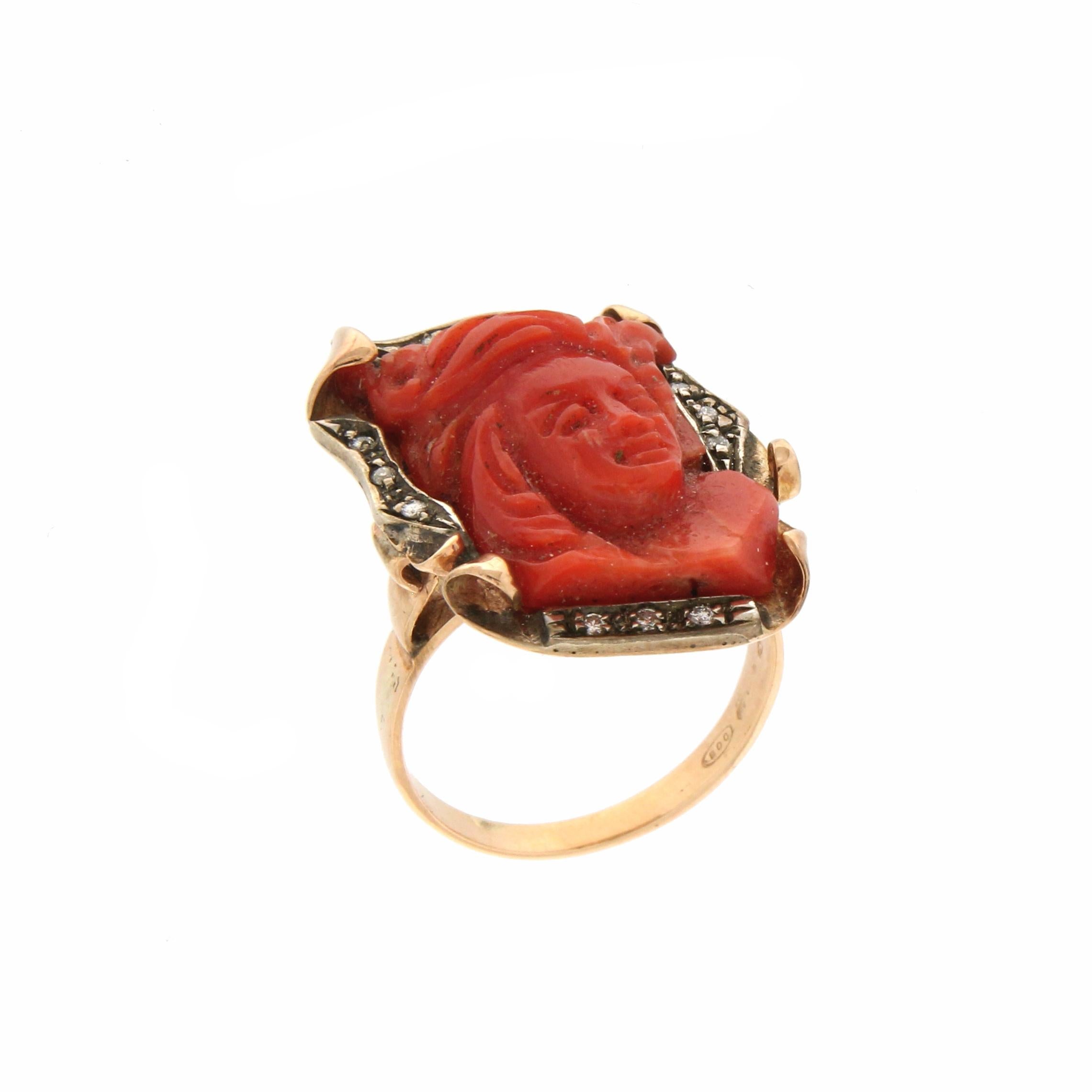 Handcraft Koralle Cameo 14 Karat Gelbgold Diamanten Cocktail Ring (Brillantschliff) im Angebot