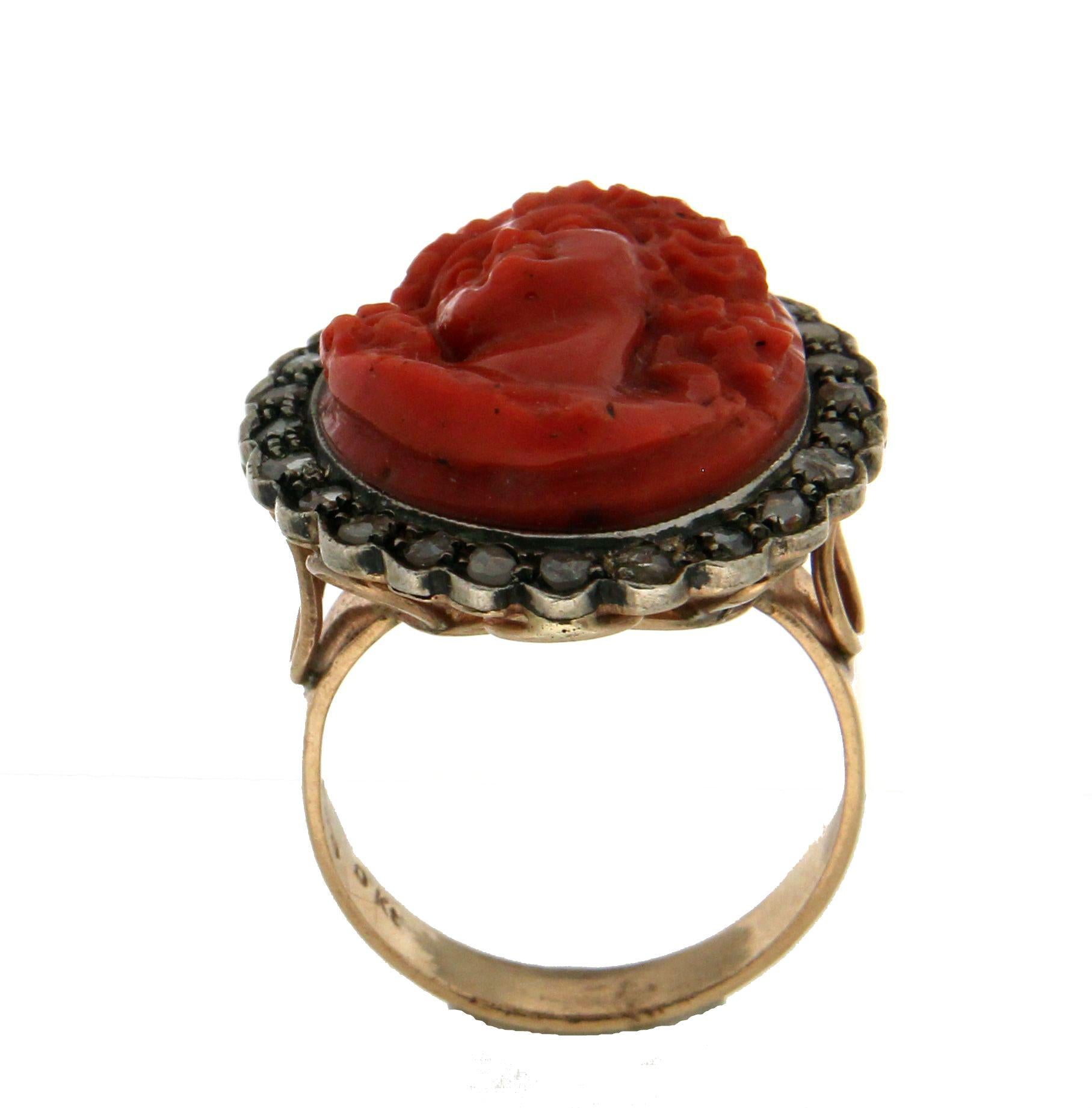 Handcraft Coral Cameo 14 Karat Yellow Gold Diamonds Cocktail Ring In New Condition For Sale In Marcianise, IT