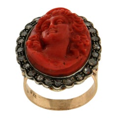 Handcraft Koralle Cameo 14 Karat Gelbgold Diamanten Cocktail Ring