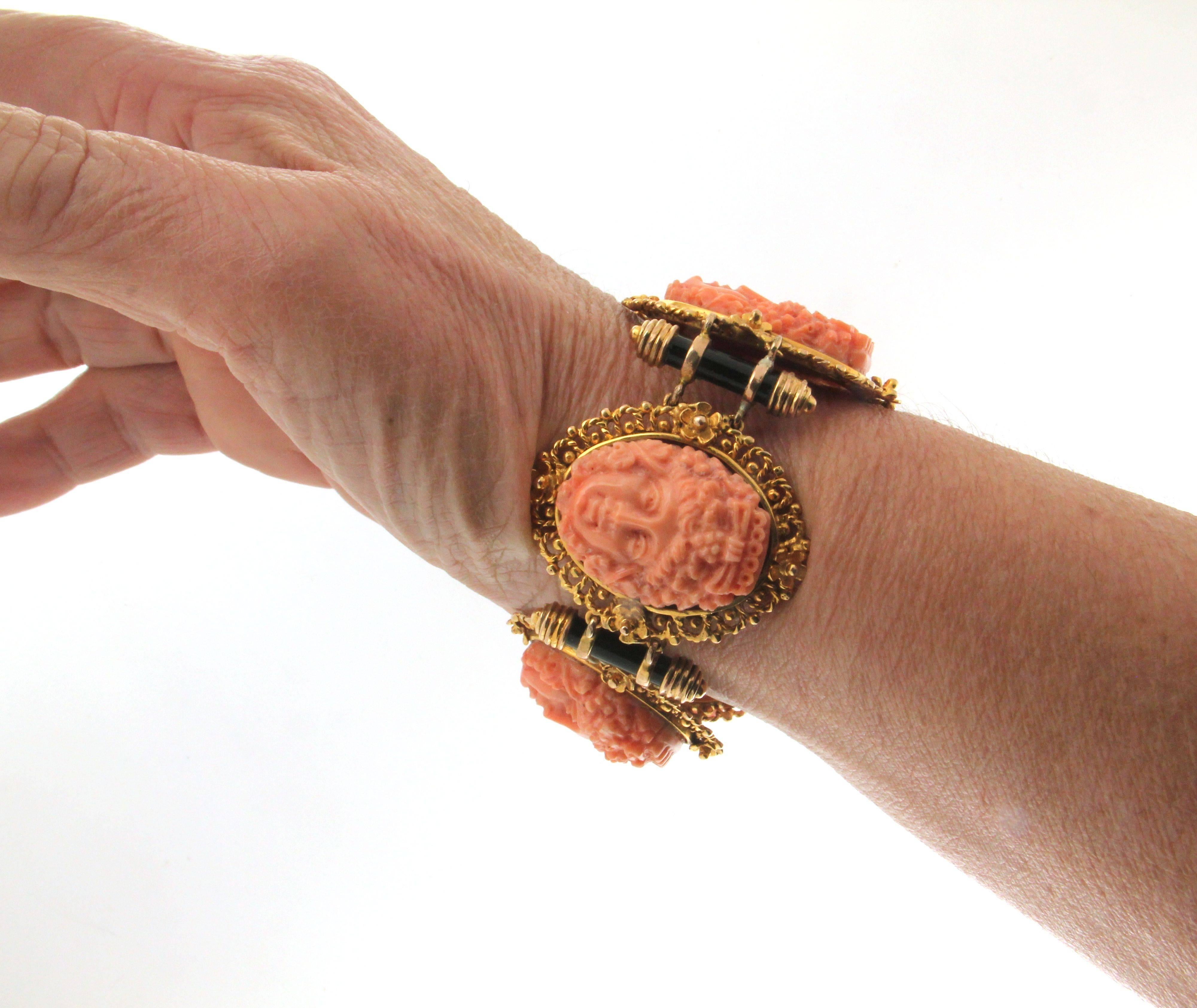 Handcraft Coral Onyx 9 Karat Yellow Gold Cuff Bracelet In New Condition In Marcianise, IT
