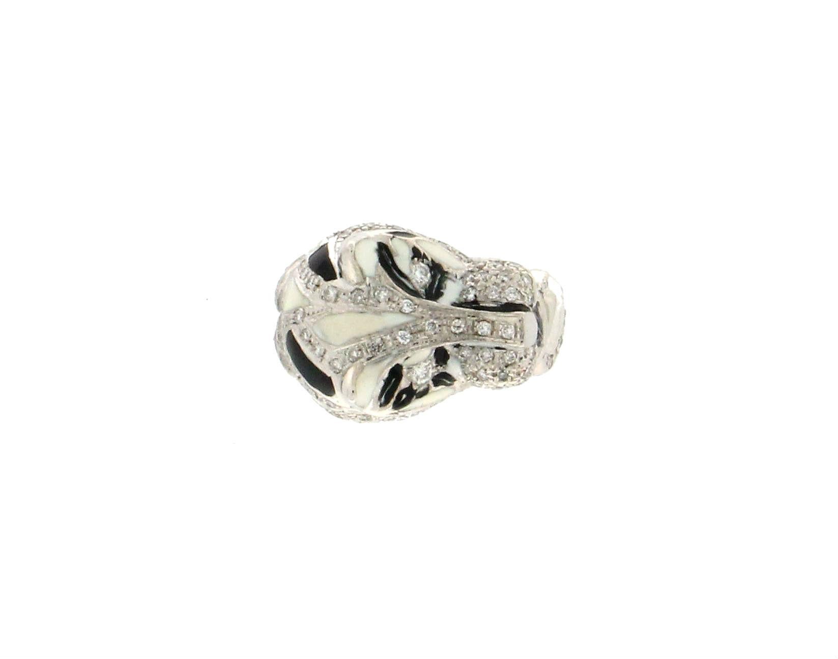 18 karat white gold cocktail ring. Cougar Handmade by our artisans assembled with diamonds and enamel.

Ring weight 23.50 grams
Diamonds weight 1 karat
Ring size 14.50 Ita 7.20 Us
(all rings are can be resized)