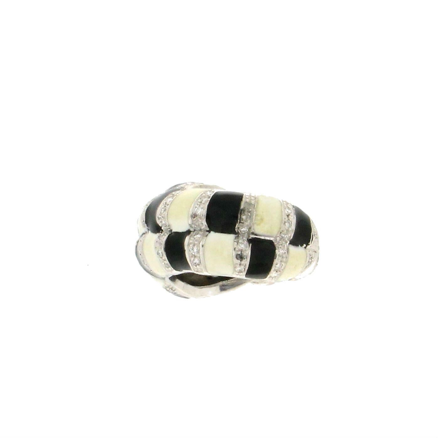 Anello da cocktail artigianale Cougar in oro bianco 18 carati con diamanti in vendita 2
