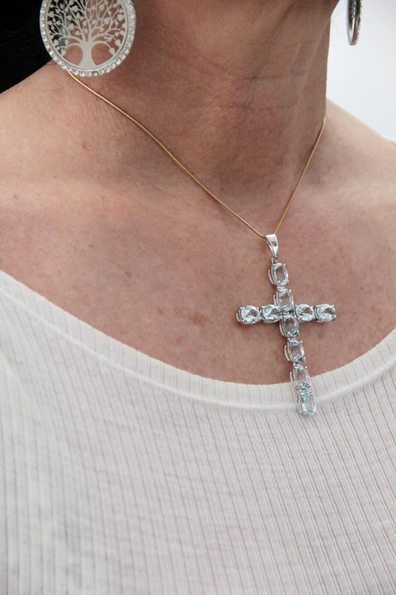 Handcraft Cross 18 Karat White Gold Aquamarine Pendant Necklace In New Condition In Marcianise, IT