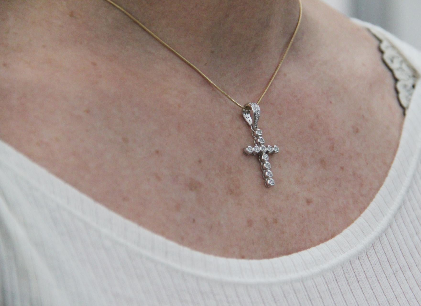 Handcraft Cross 18 Karat White Gold Diamonds Pendant Necklace For Sale 5