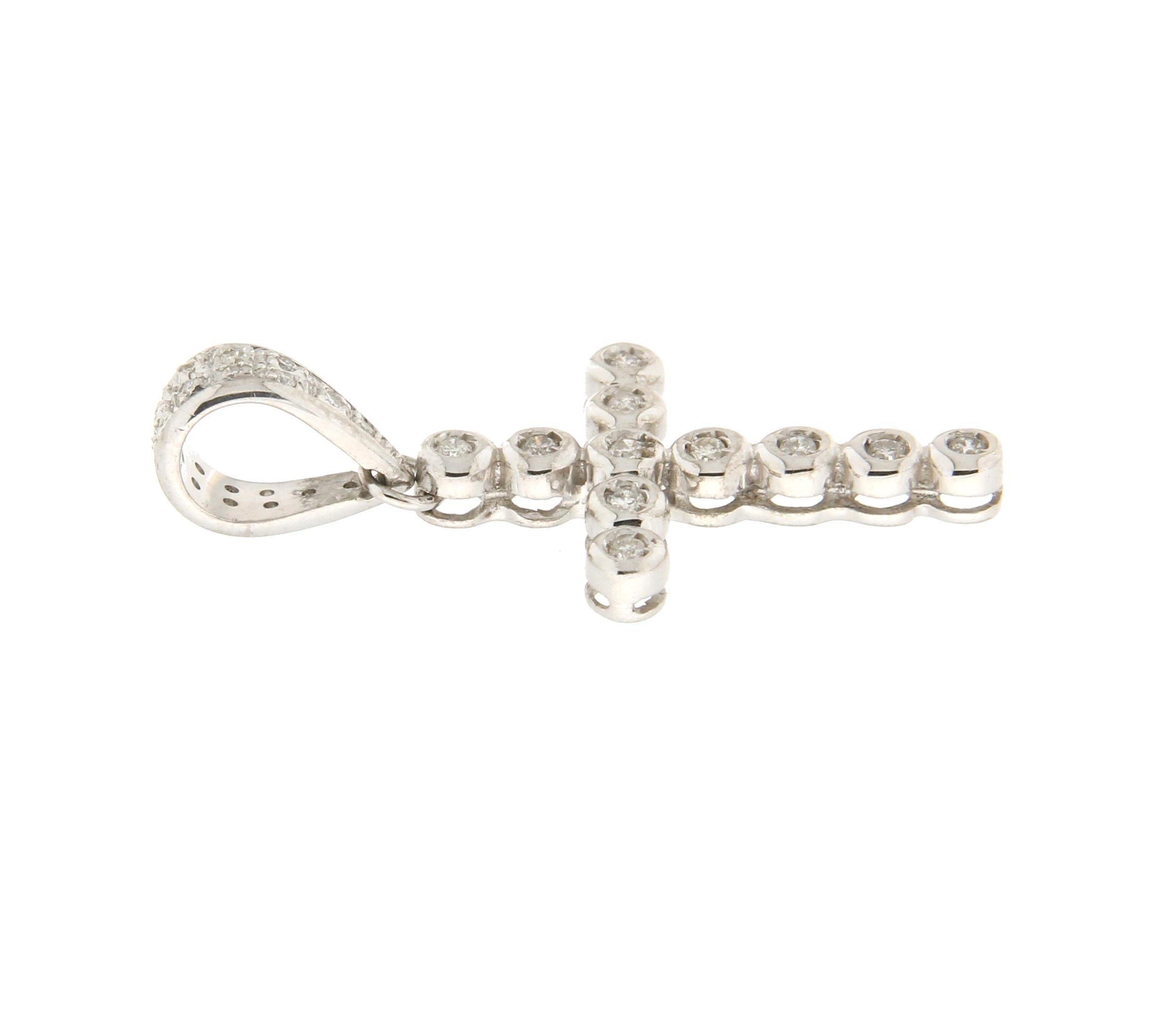 Handcraft Cross 18 Karat White Gold Diamonds Pendant Necklace In New Condition For Sale In Marcianise, IT