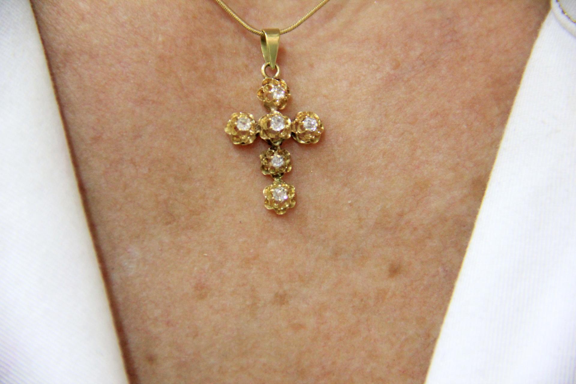 Women's or Men's Handcraft Cross 18 Karat Yellow Gold Diamonds Pendant Necklace