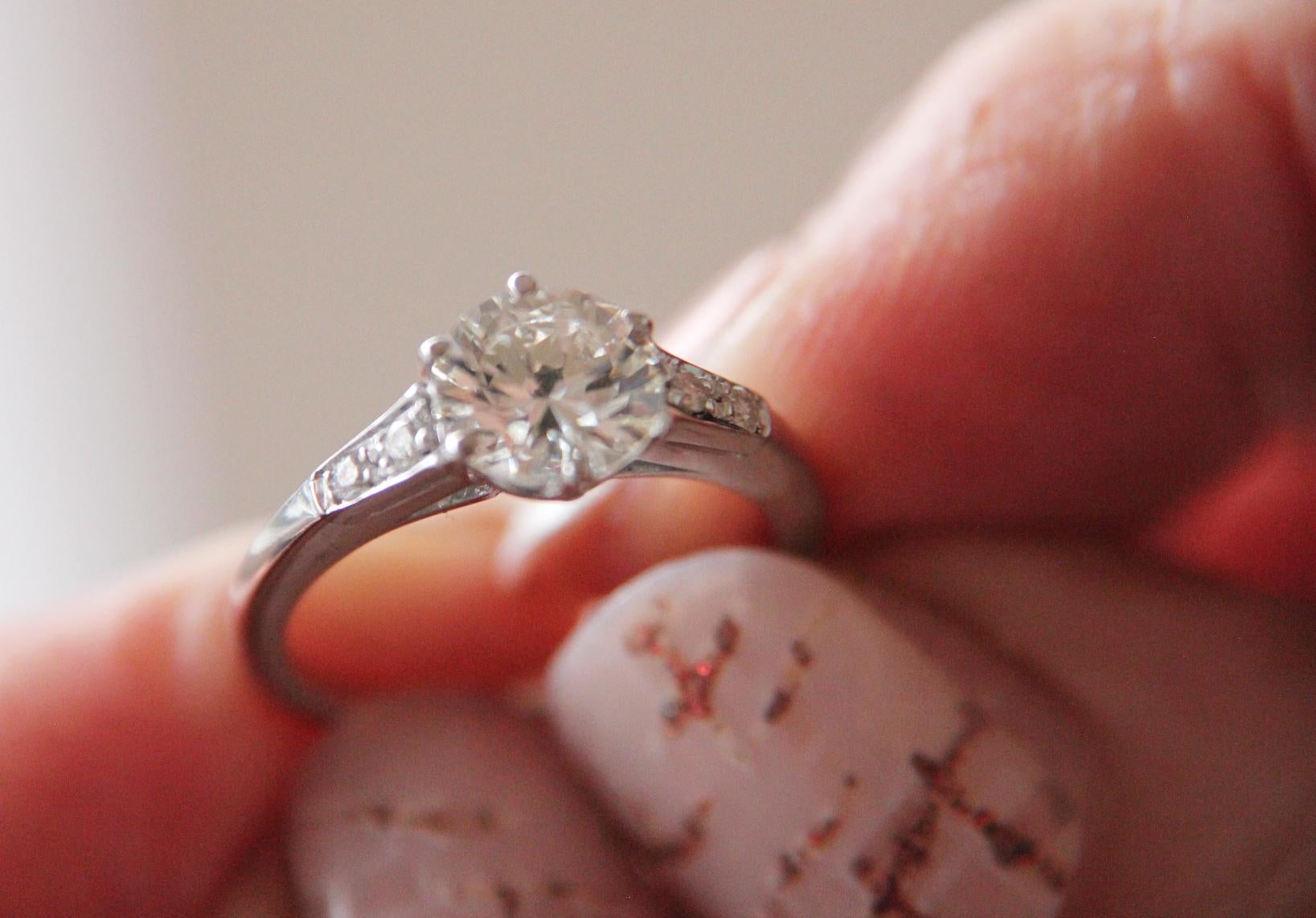 Handcraft Diamond 18 Karat White Gold Engagement Ring For Sale 7