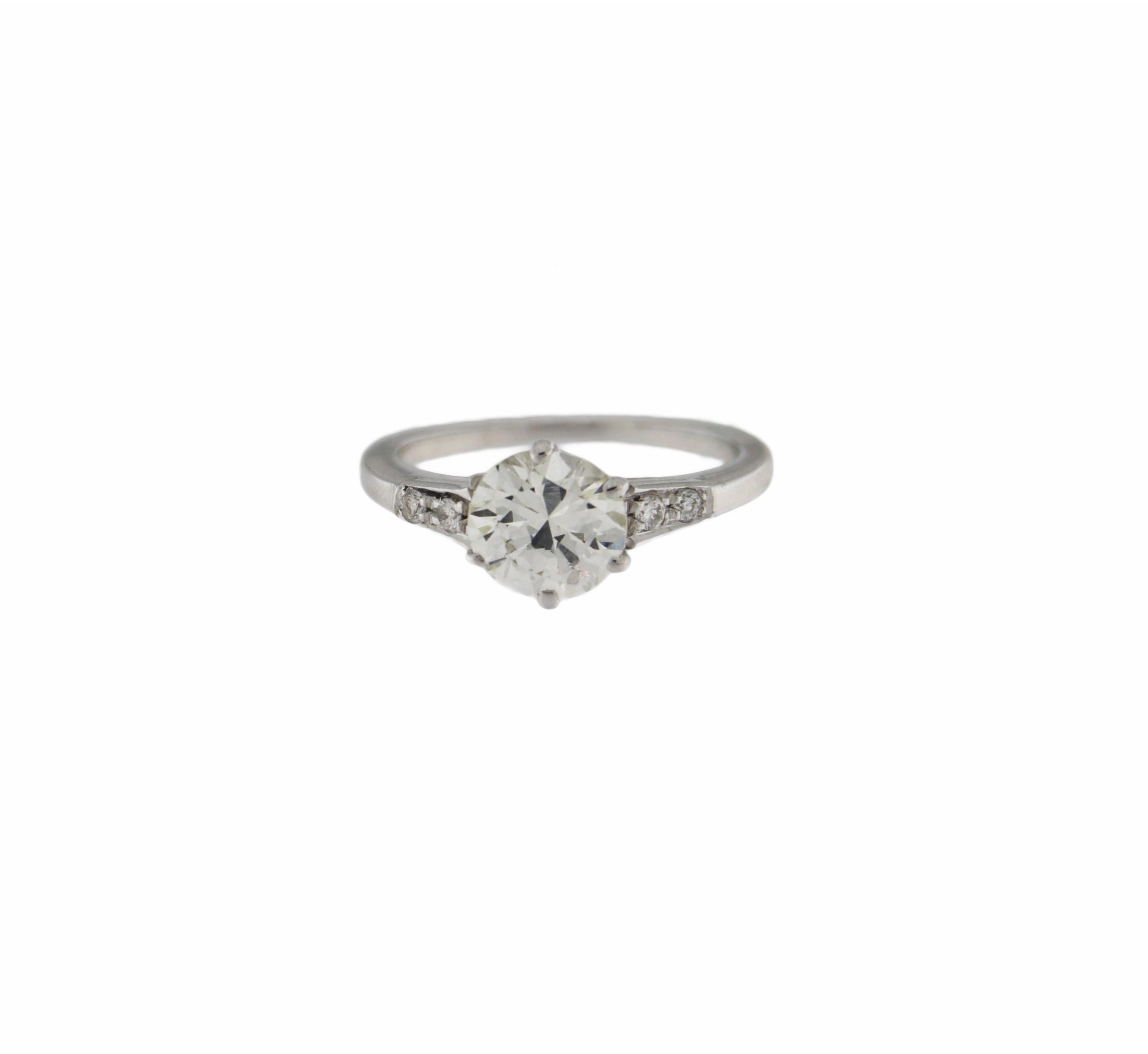 Handcraft Diamond 18 Karat White Gold Engagement Ring For Sale 5