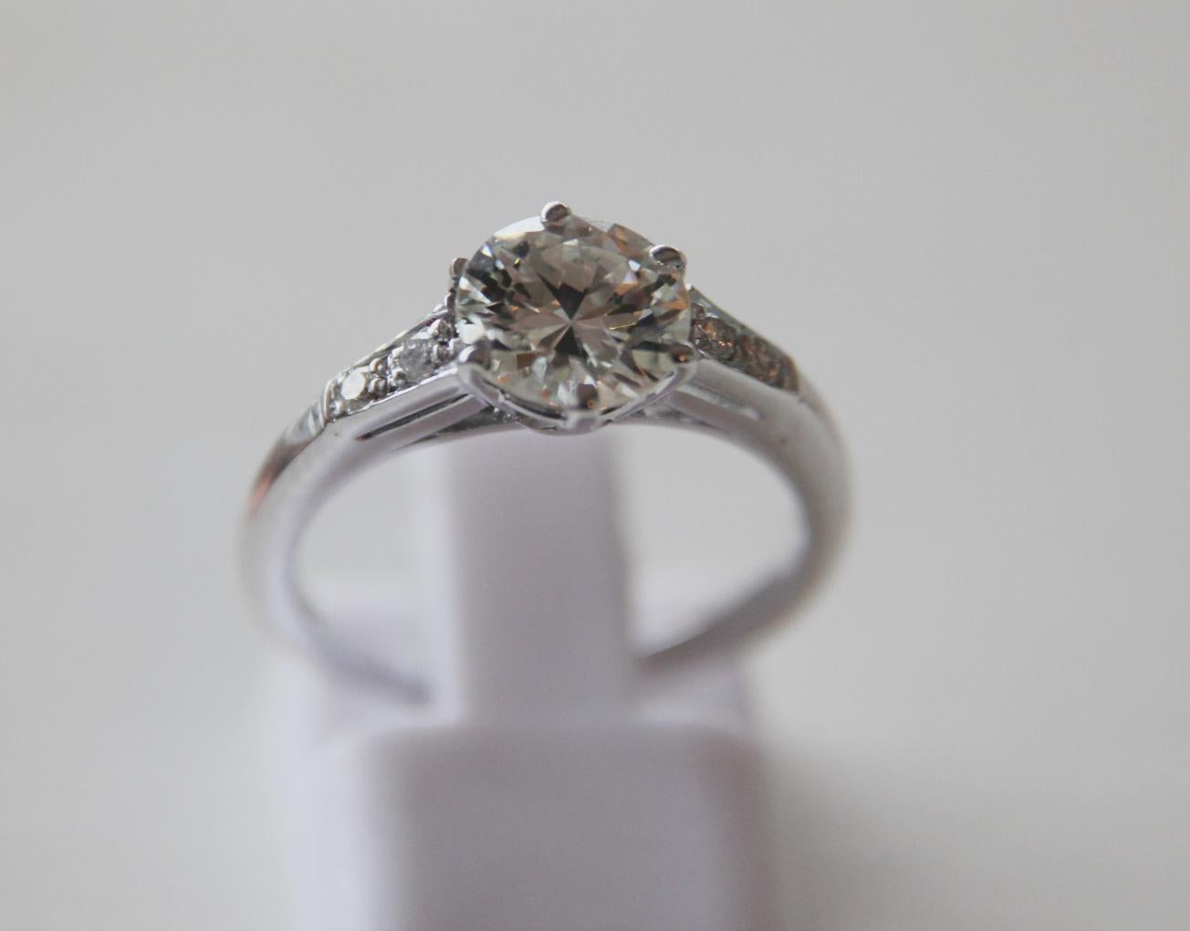 Handcraft Diamond 18 Karat White Gold Engagement Ring For Sale 8