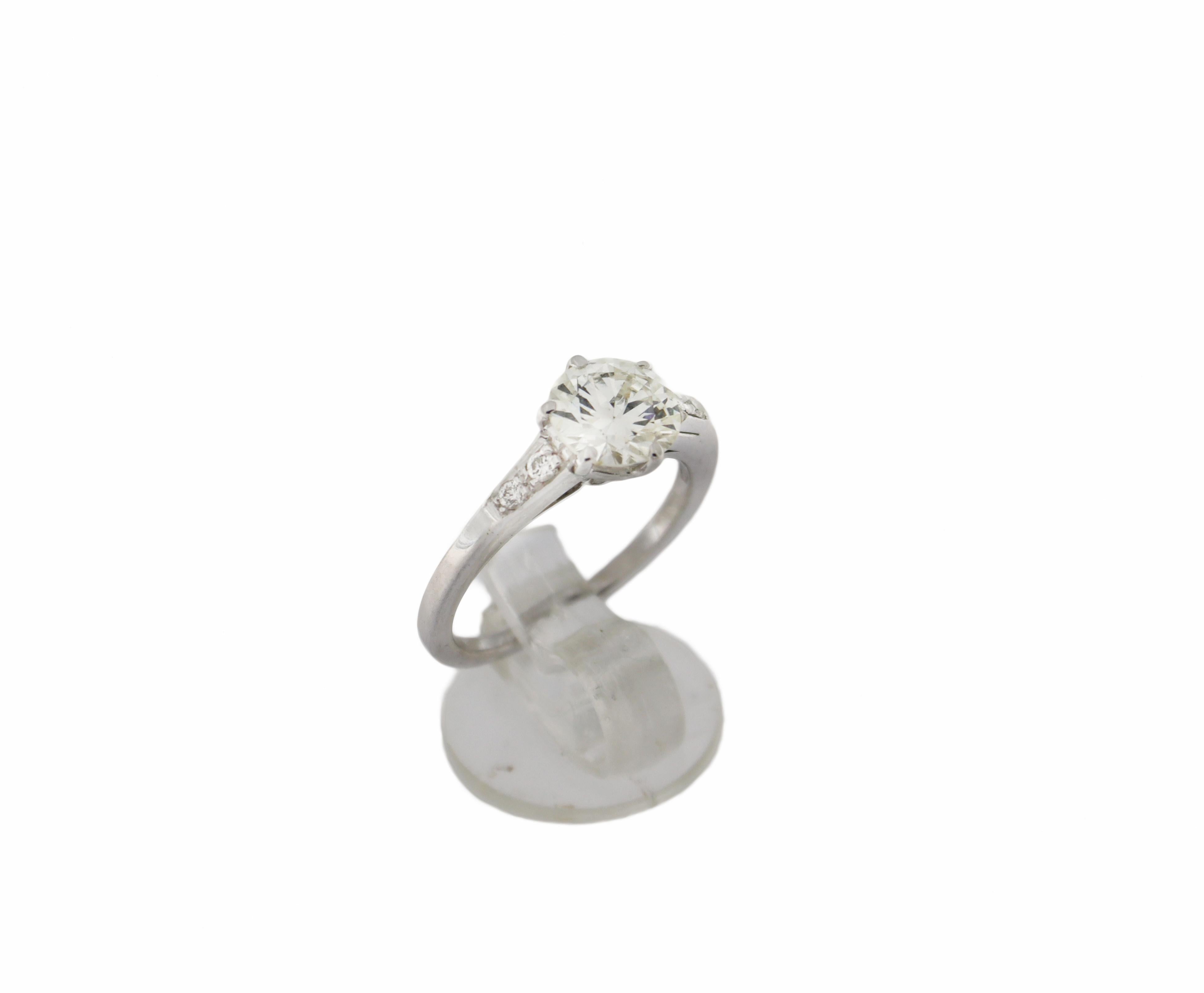 Handcraft Diamond 18 Karat White Gold Engagement Ring For Sale 10