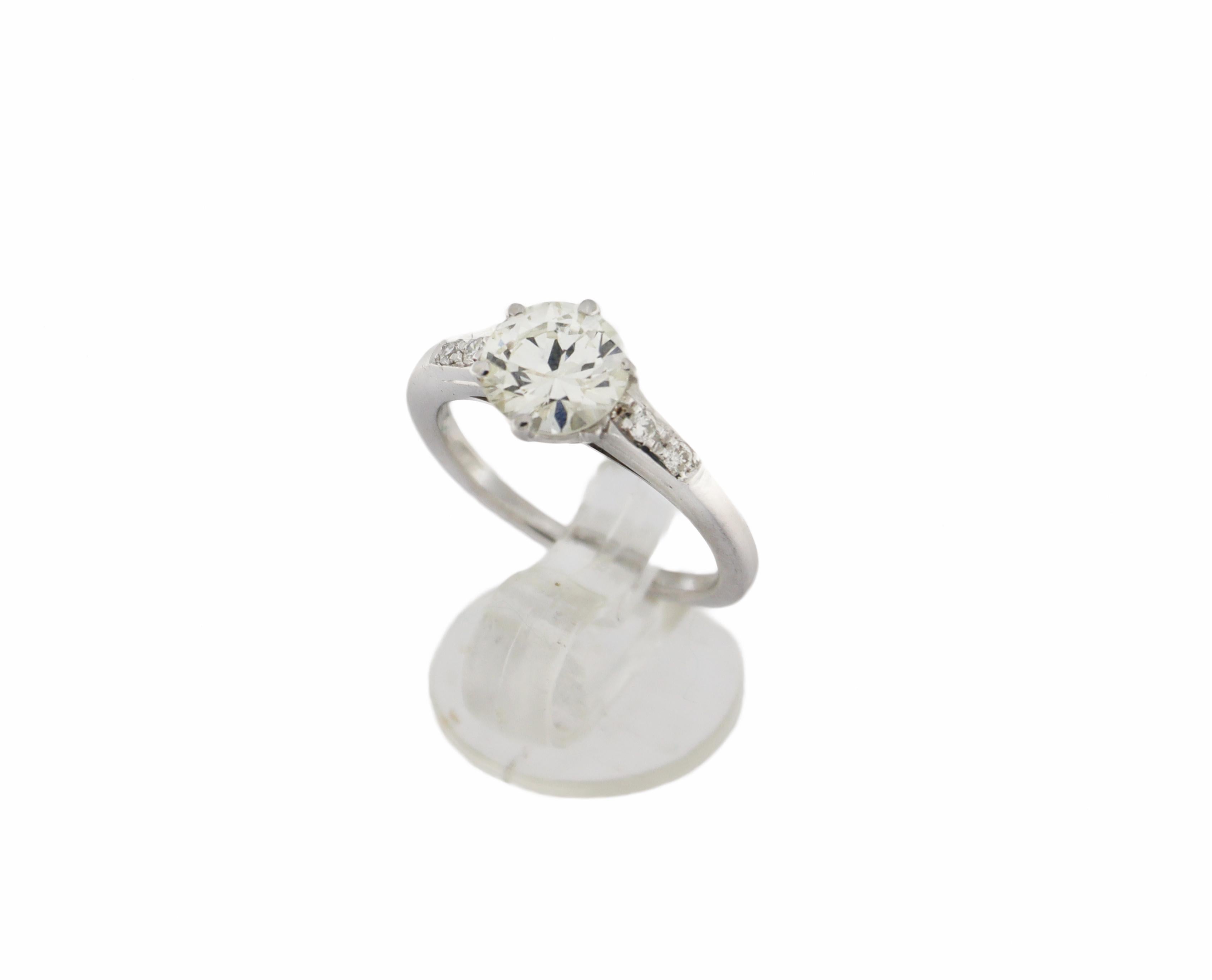 Handcraft Diamond 18 Karat White Gold Engagement Ring For Sale 11