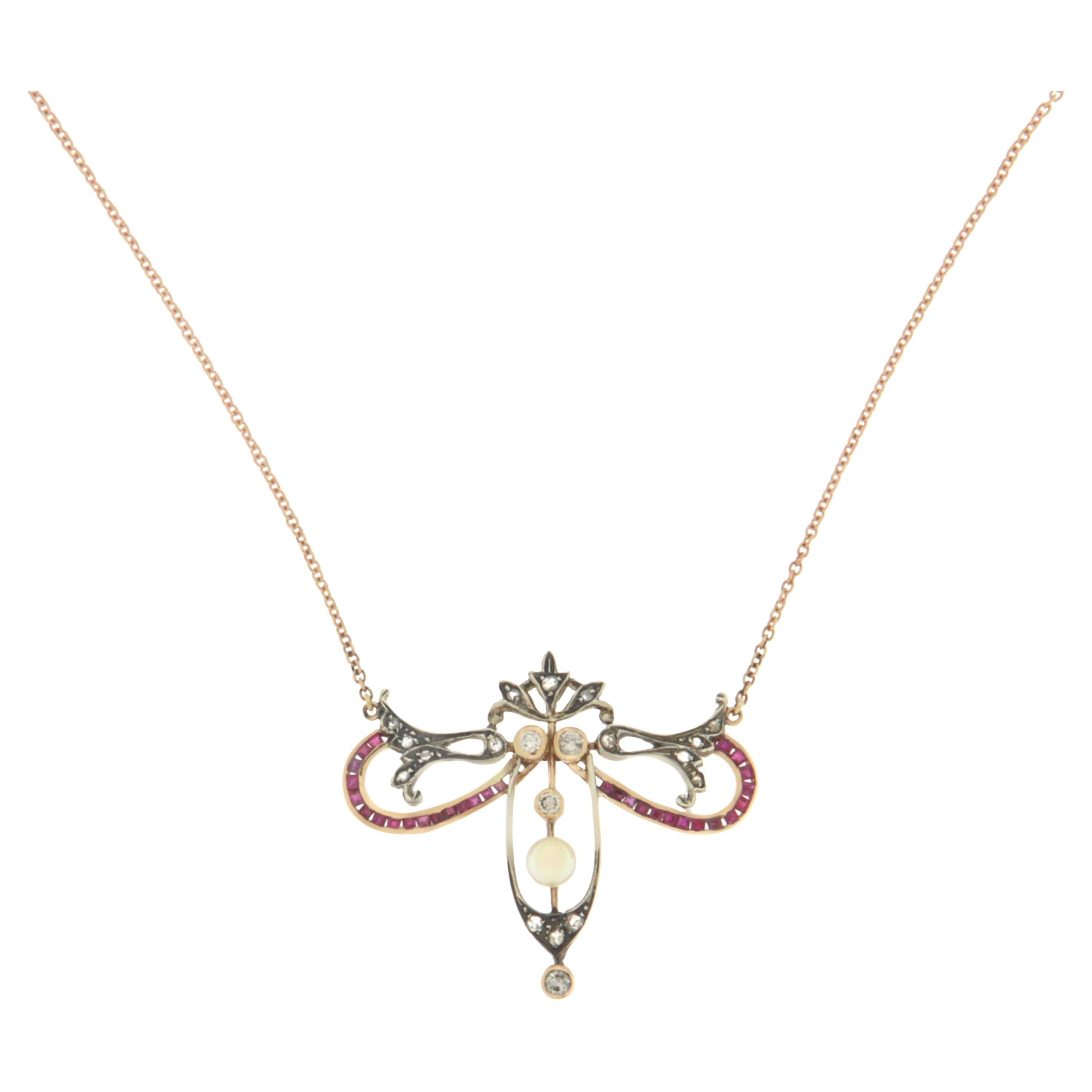 Collier pendentif artisanal en or jaune 14 carats avec diamants et rubis
