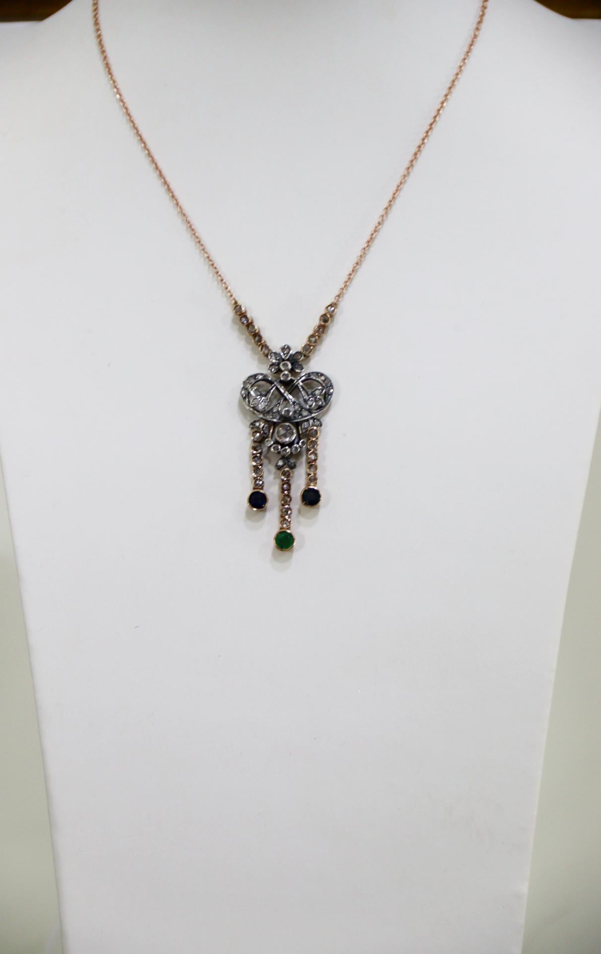 Halskette mit Anhänger, handgefertigte Diamanten 14 Karat Gelbgold Saphire Smaragd im Angebot 1