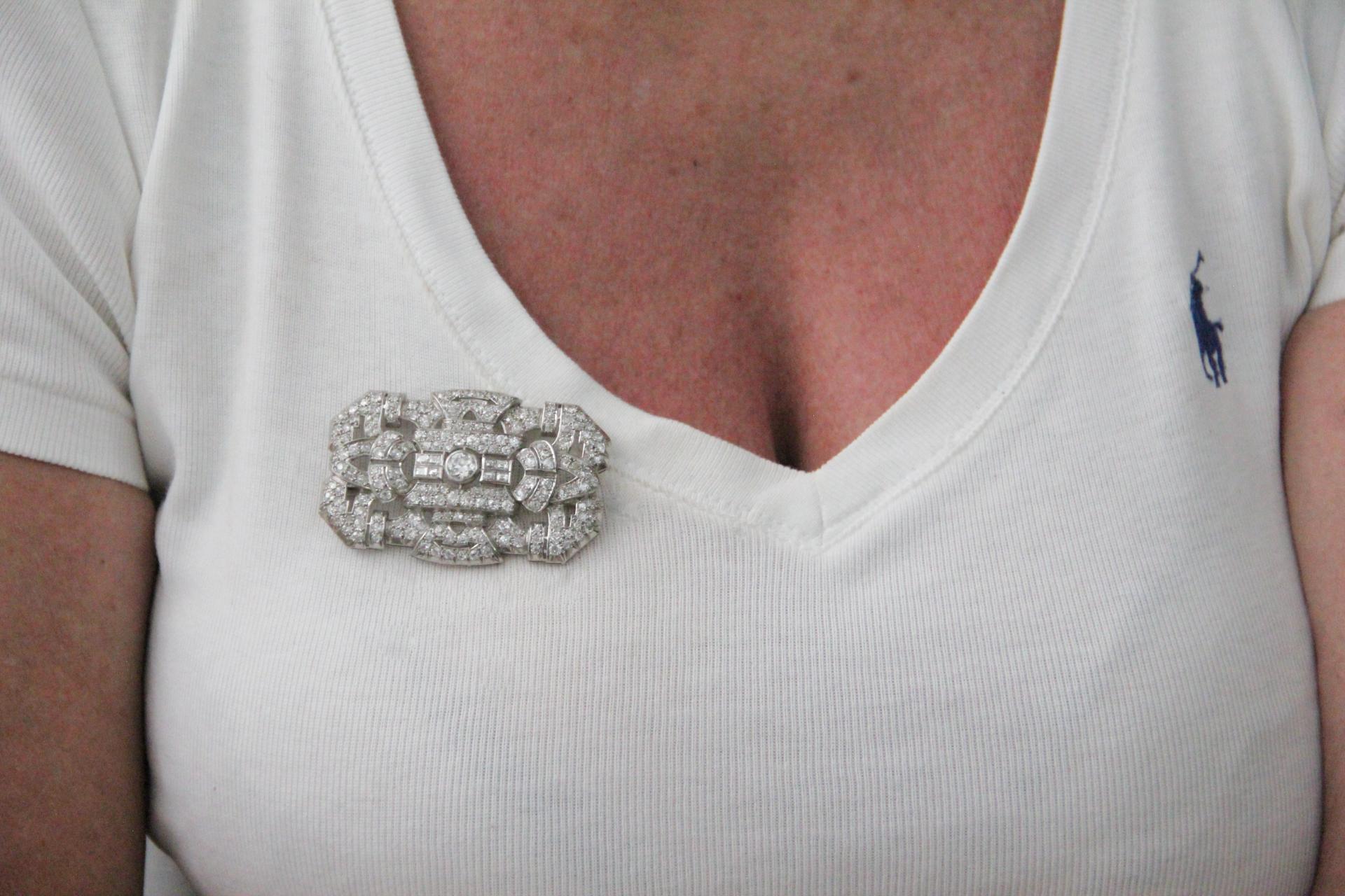 Women's or Men's Handcraft Diamonds 18 Karat White Gold Brooch For Sale