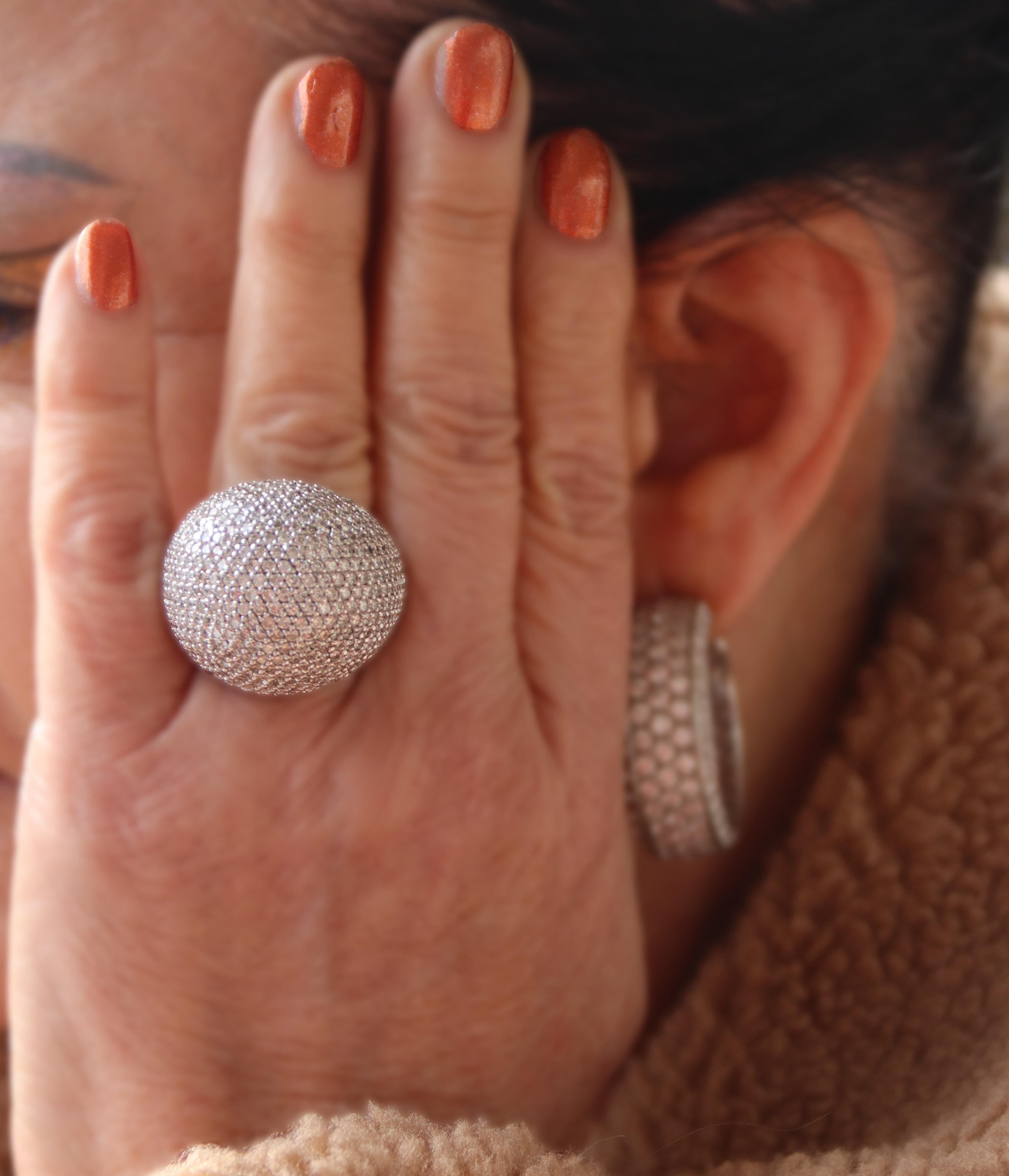 Handcraft Diamonds 18 Karat White Gold Cocktail Ring For Sale 4