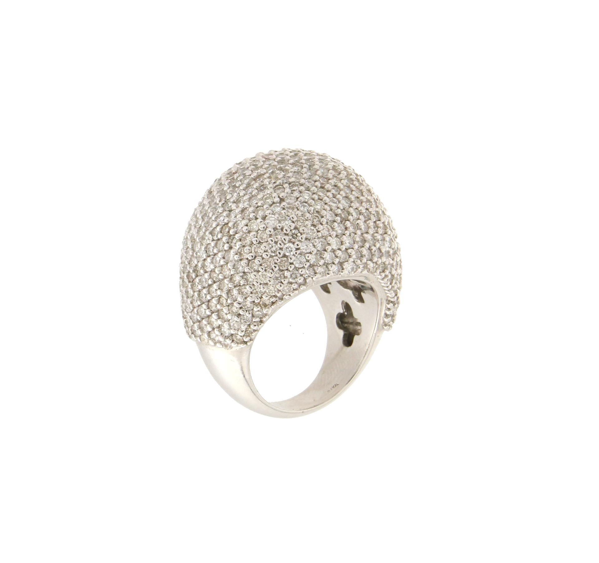 Handcraft Diamonds 18 Karat White Gold Cocktail Ring In New Condition For Sale In Marcianise, IT