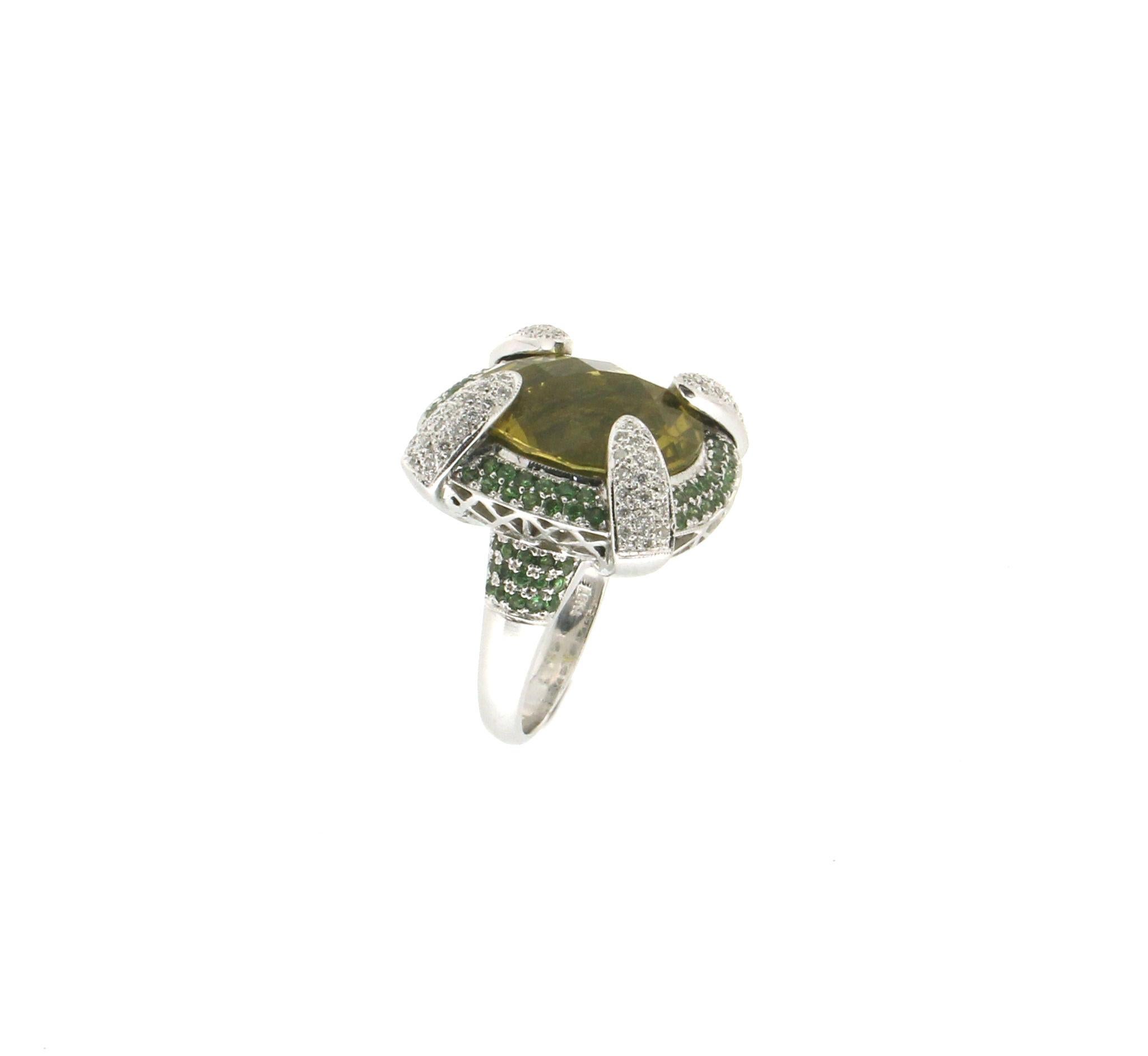Handcraft Diamonds 18 Karat White Gold Emeralds Yellow Citrine Cocktail Ring In New Condition For Sale In Marcianise, IT