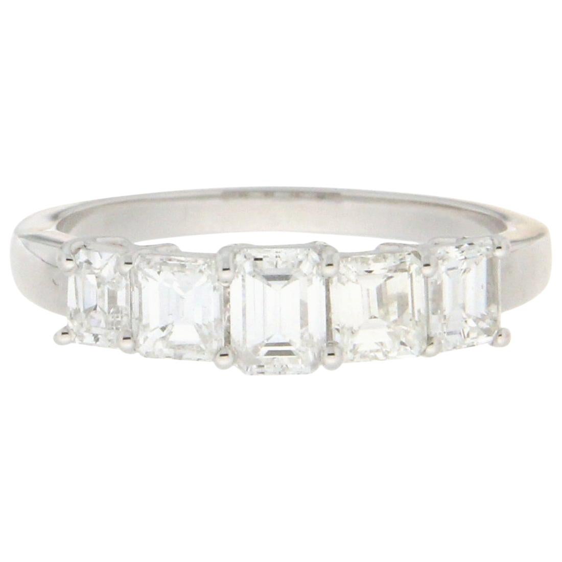 Bague de fiançailles artisanale en or blanc 18 carats et diamants en vente