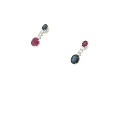 Diamanti artigianali Orecchini pendenti in oro bianco 18 carati con zaffiri e rubini