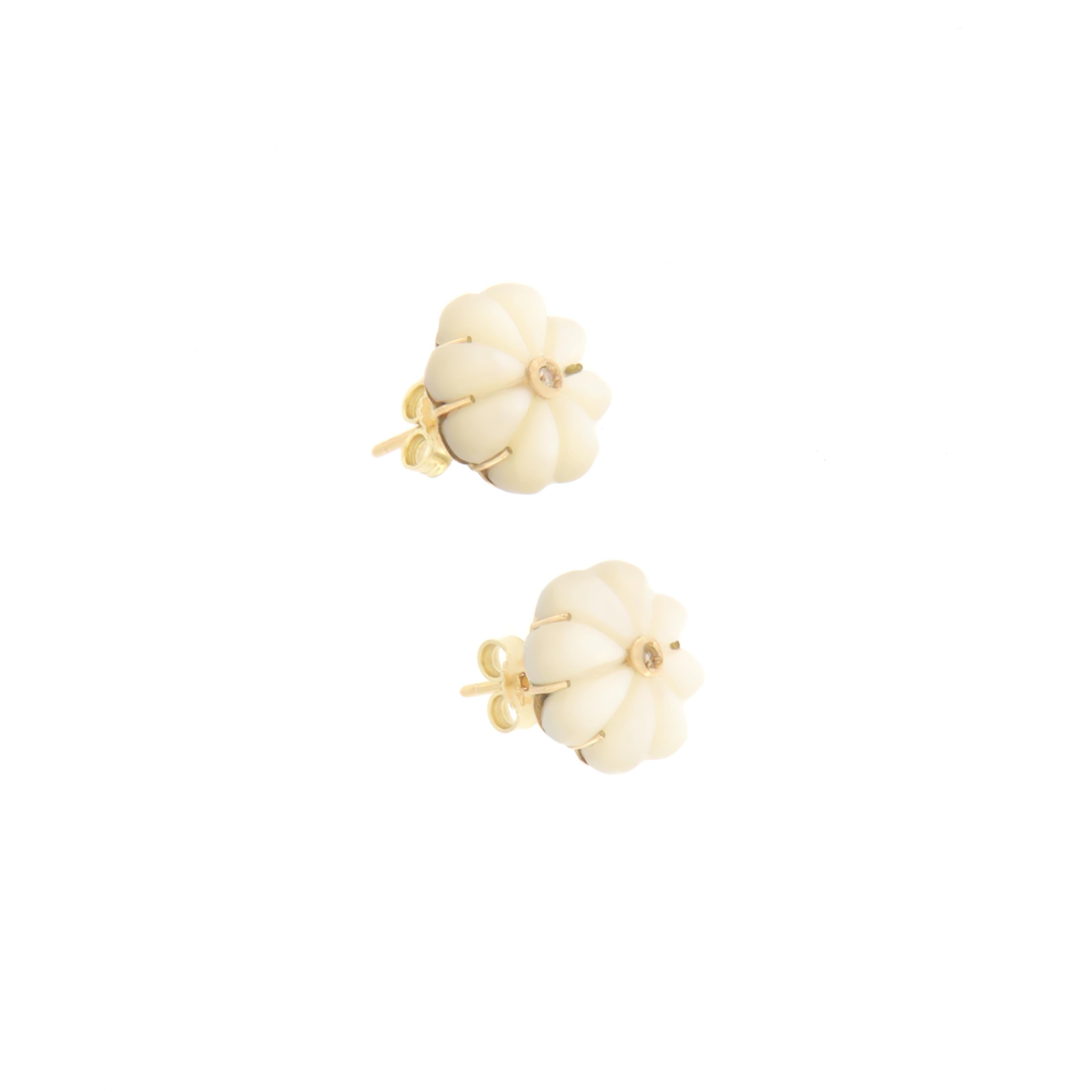 Artisan Handcraft Diamonds 9 Karat Yellow Gold Mother of Pearls Stud Earrings For Sale