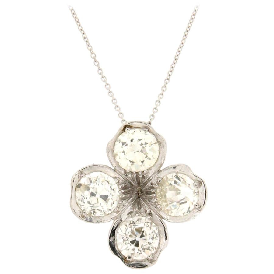 Diamond White Gold Flower Necklace For Sale at 1stDibs