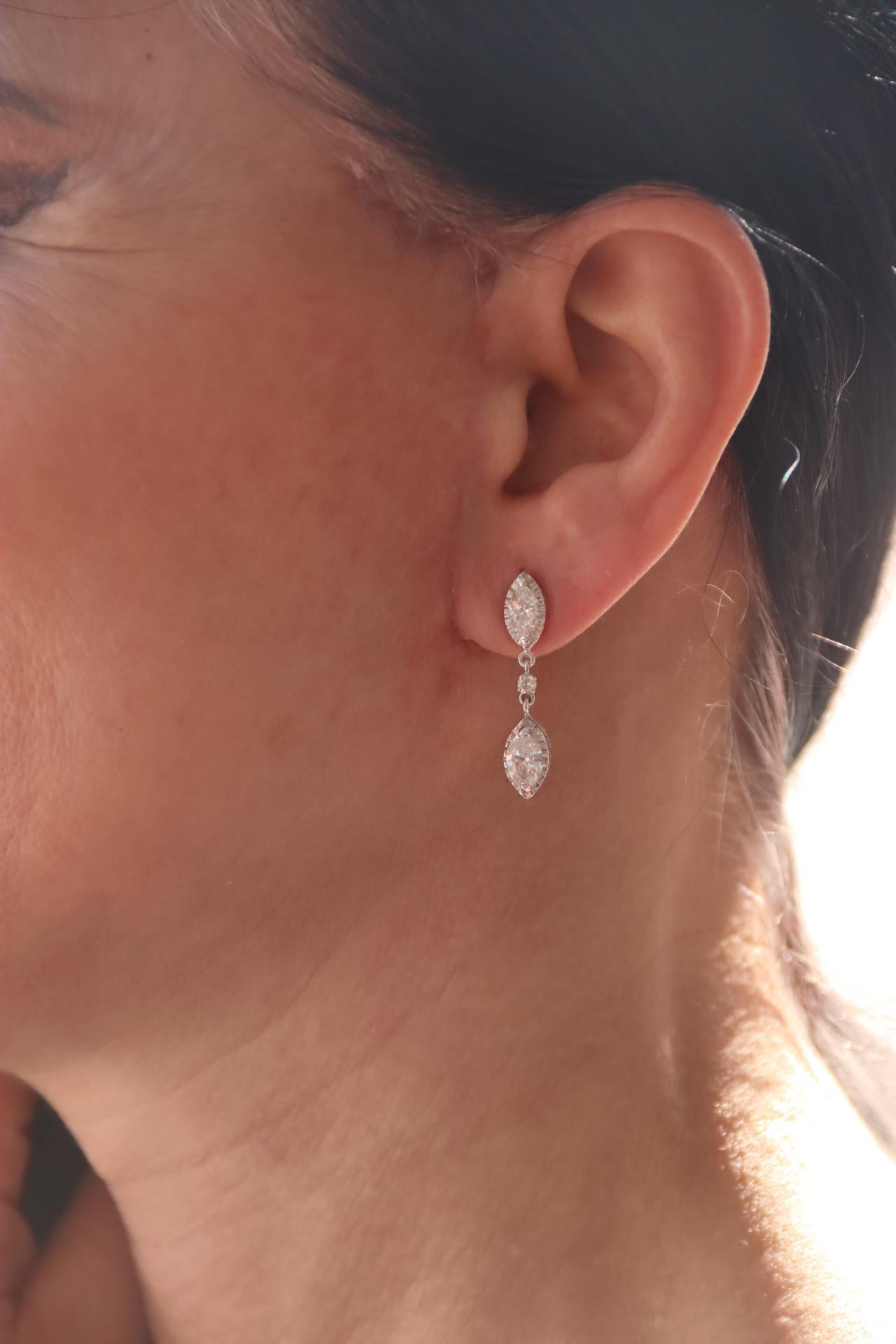 Handcraft Diamonds Marquise 18 Carats White Gold Drop Earrings In New Condition For Sale In Marcianise, IT