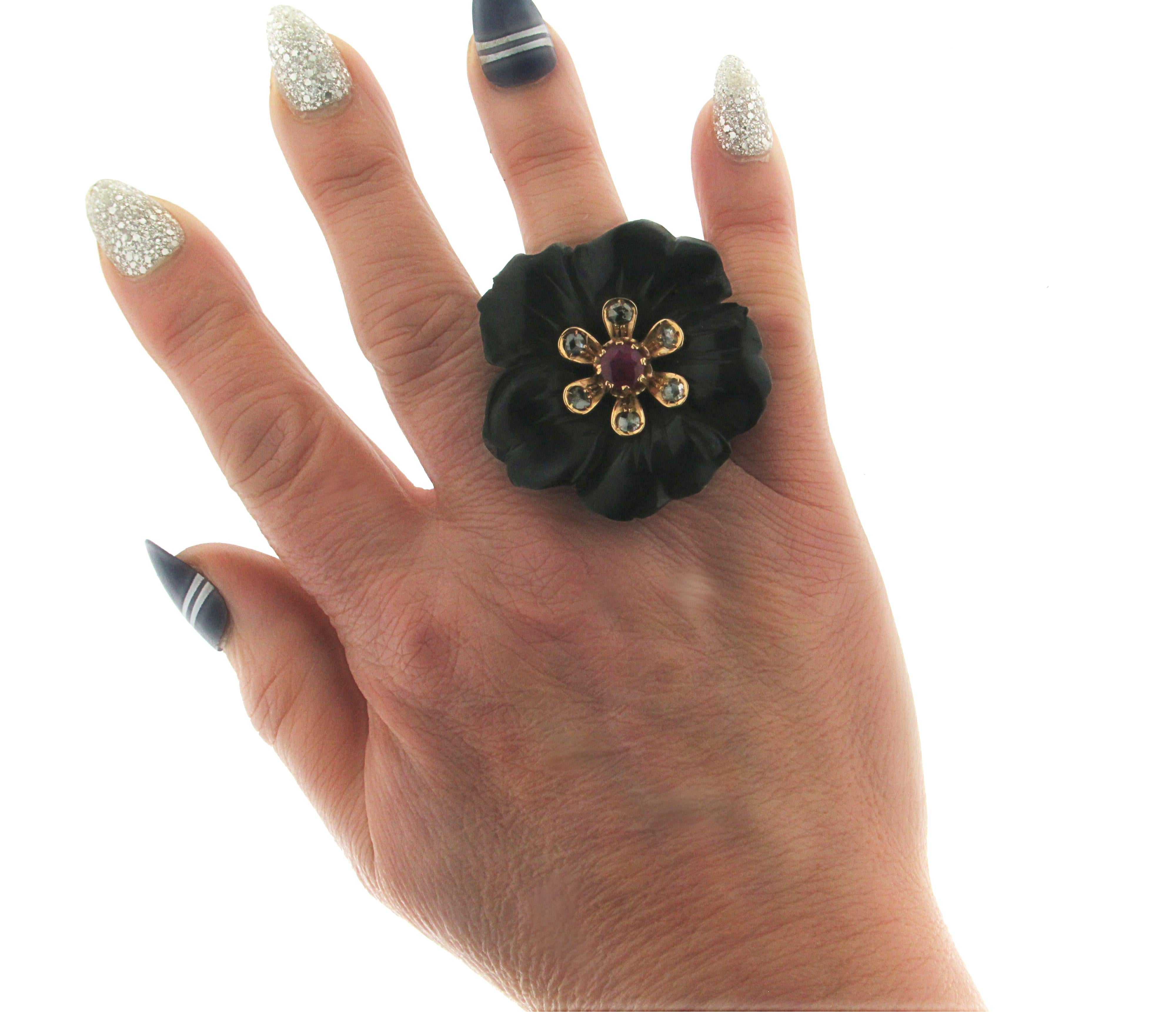 Handcraft Ebony 18 Karat Yellow Gold Ruby Diamonds Cocktail Ring In New Condition For Sale In Marcianise, IT