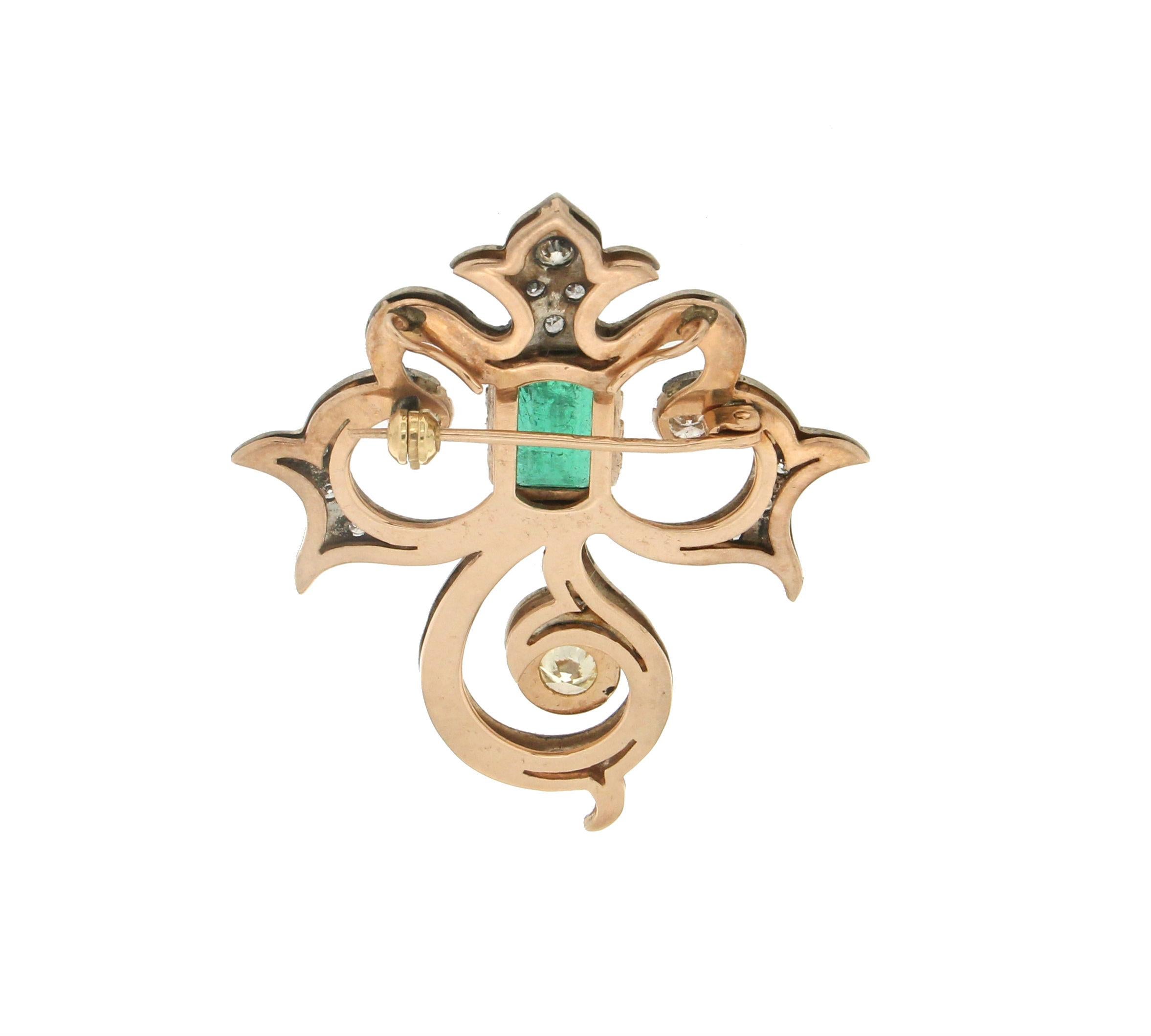 Artisan Handcraft Emerald 14 Karat Yellow Gold and Silver Diamonds Brooch For Sale