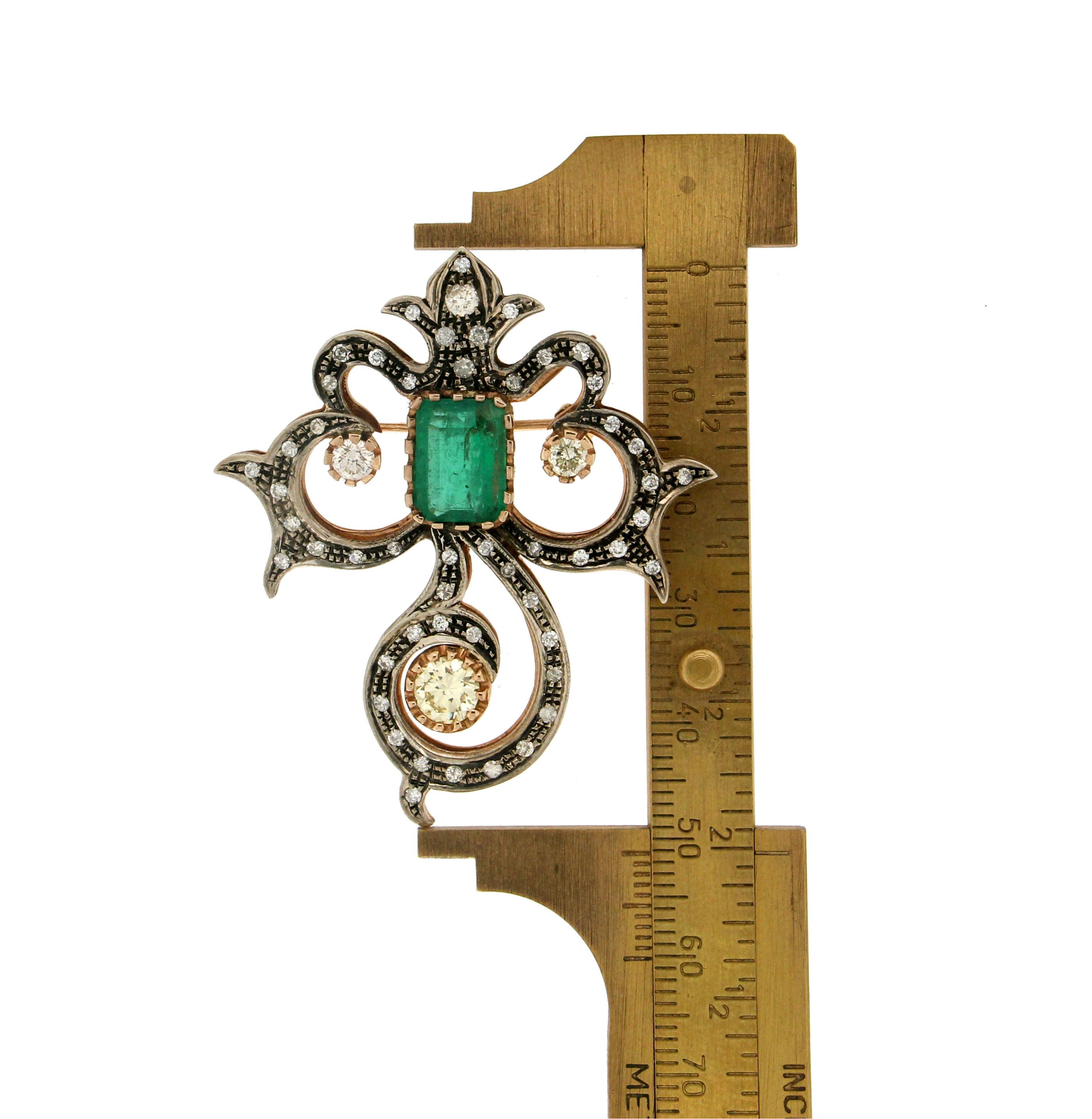 Broche artisanale en or jaune 14 carats et argent avec émeraudes et diamants Unisexe en vente