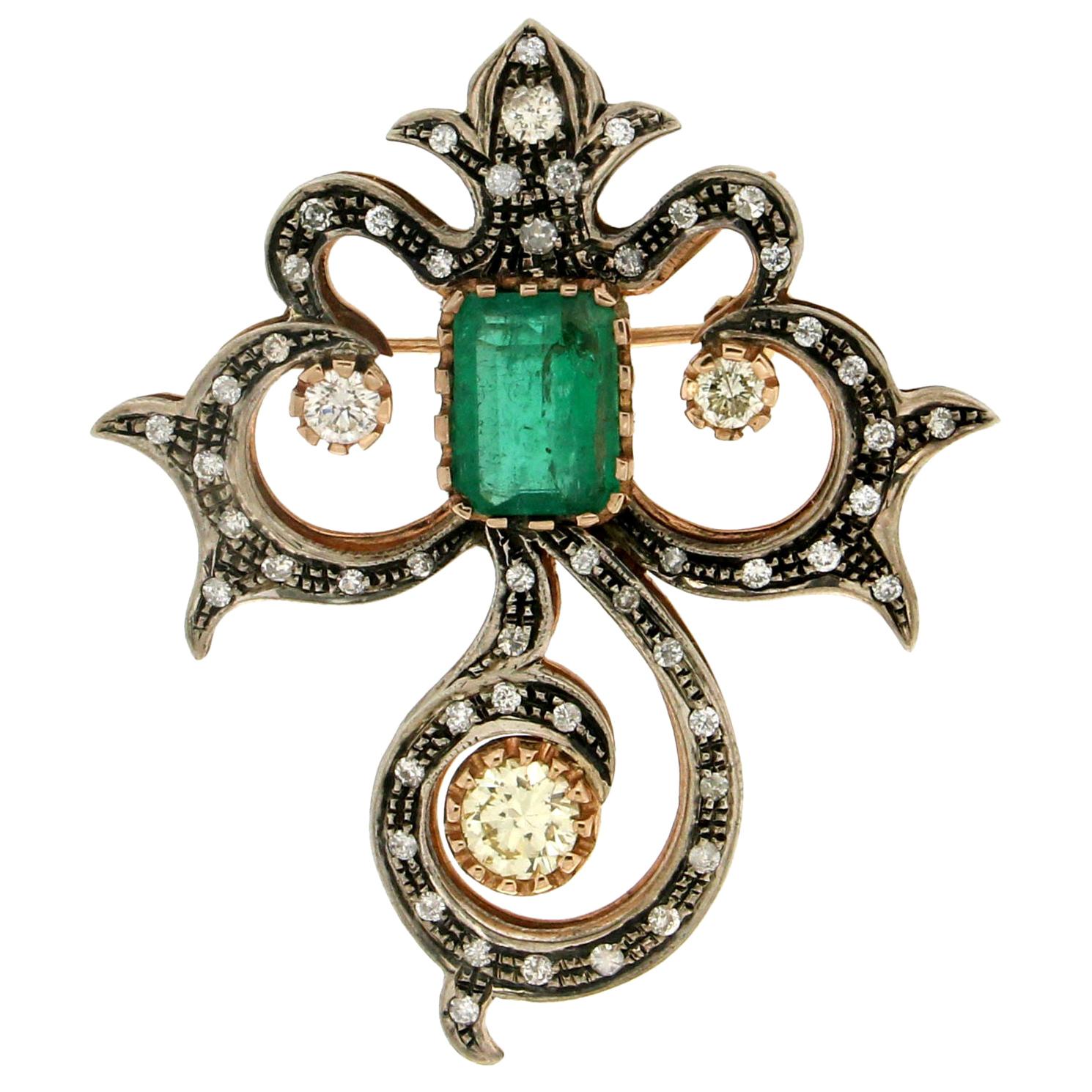 Broche artisanale en or jaune 14 carats et argent avec émeraudes et diamants