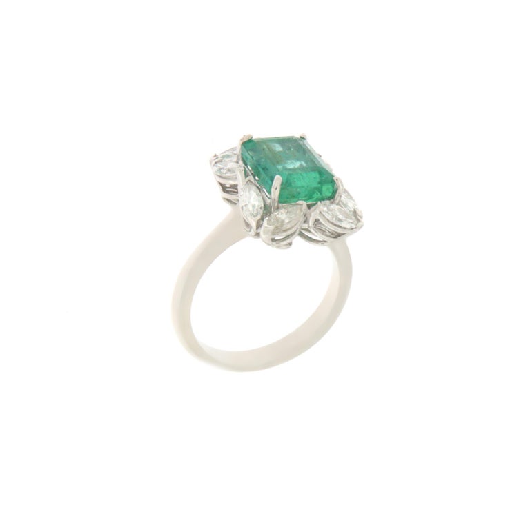 Emerald Diamonds 18 Karat White Gold Cocktail Ring For Sale 4