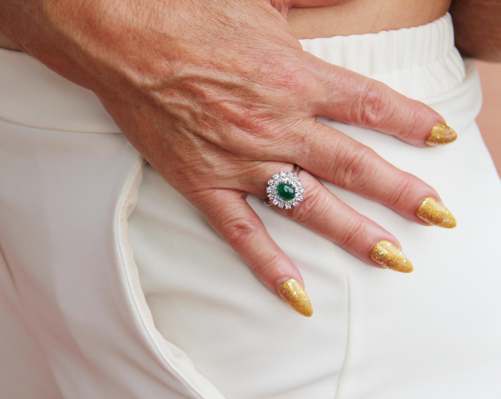 Handcraft Emerald 18 Karat White Gold Diamonds Cocktail Ring For Sale 5