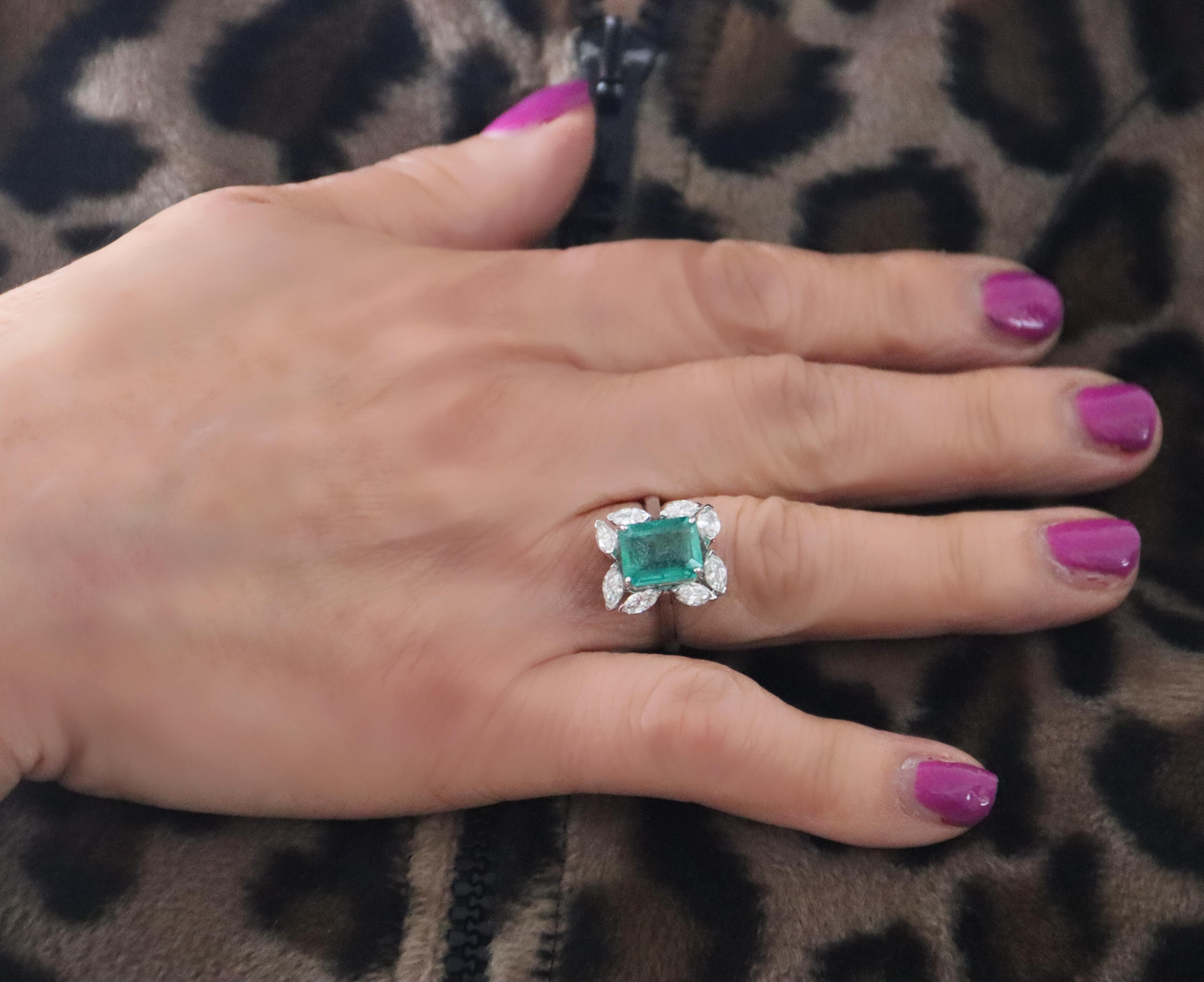 Emerald Diamonds 18 Karat White Gold Cocktail Ring For Sale 7