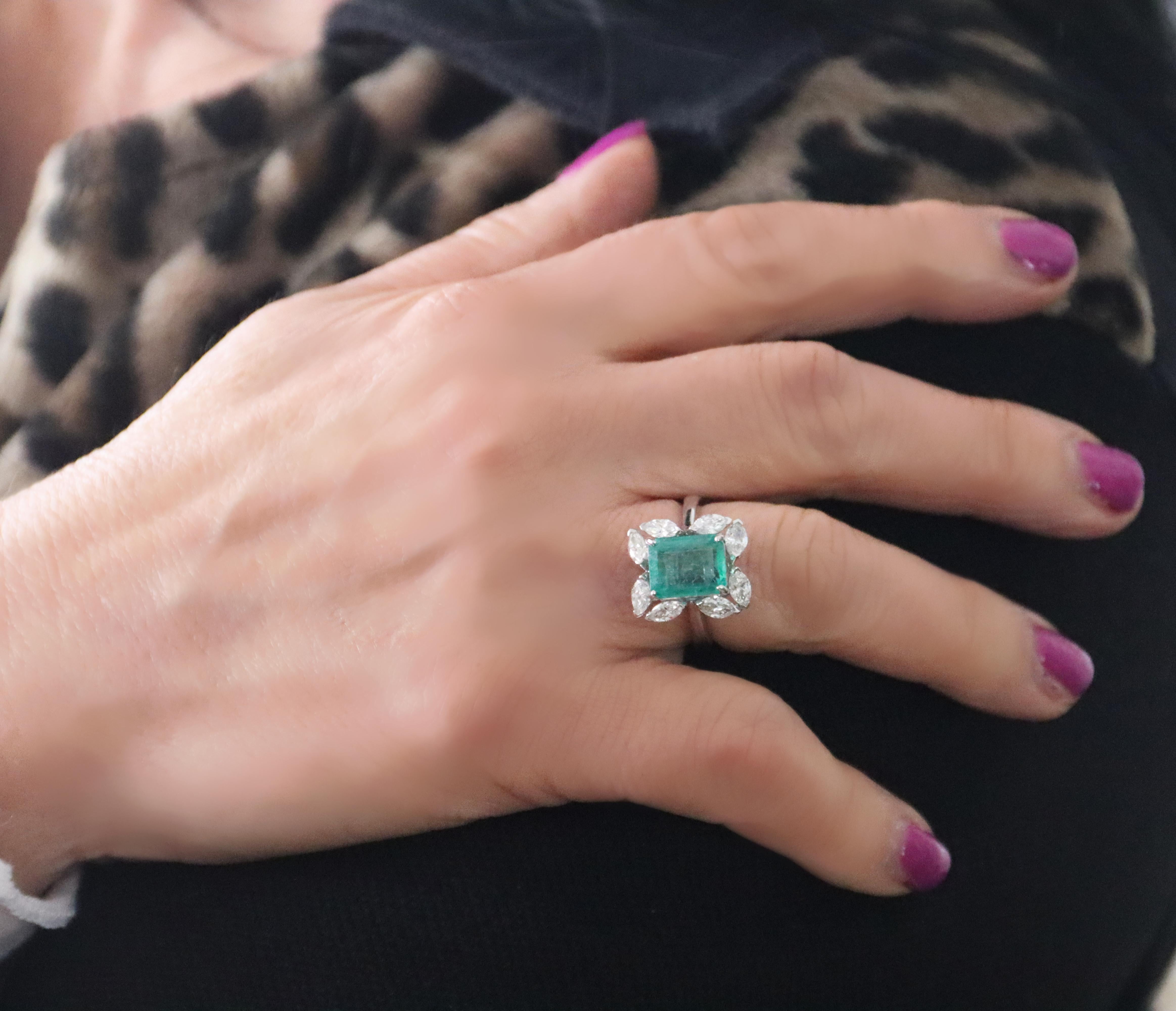 Emerald Diamonds 18 Karat White Gold Cocktail Ring For Sale 8