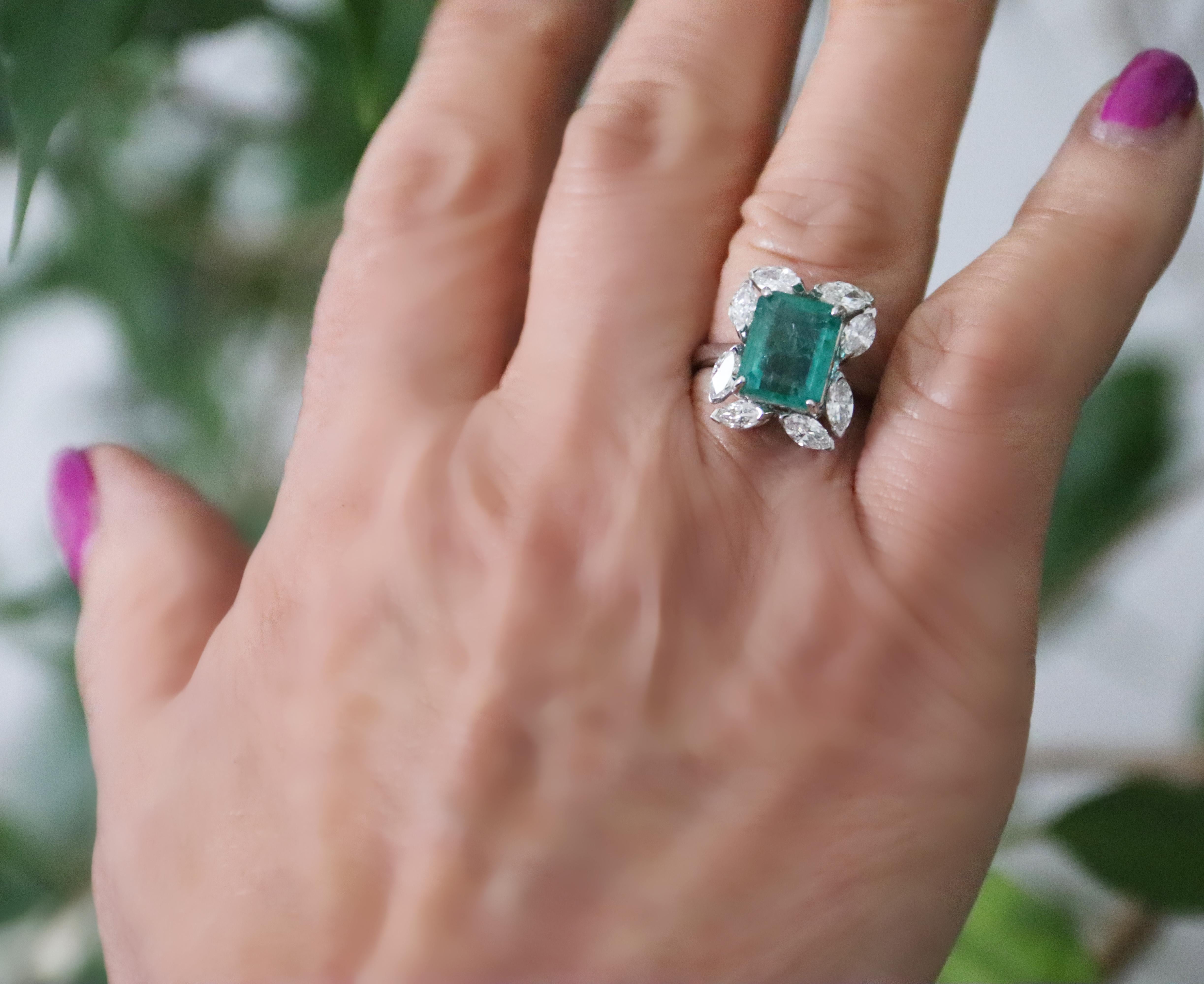 Emerald Diamonds 18 Karat White Gold Cocktail Ring For Sale 10