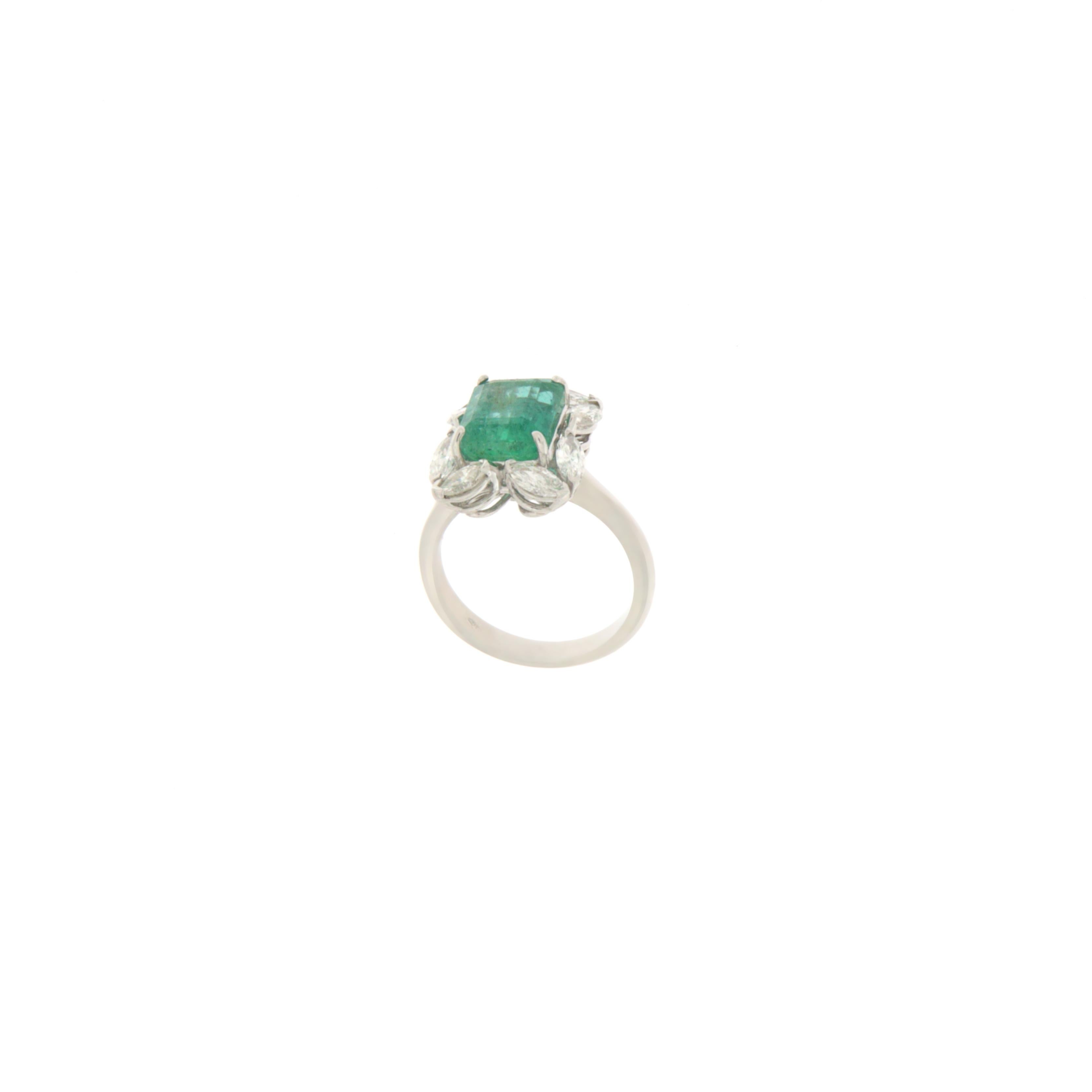 Women's Emerald Diamonds 18 Karat White Gold Cocktail Ring For Sale