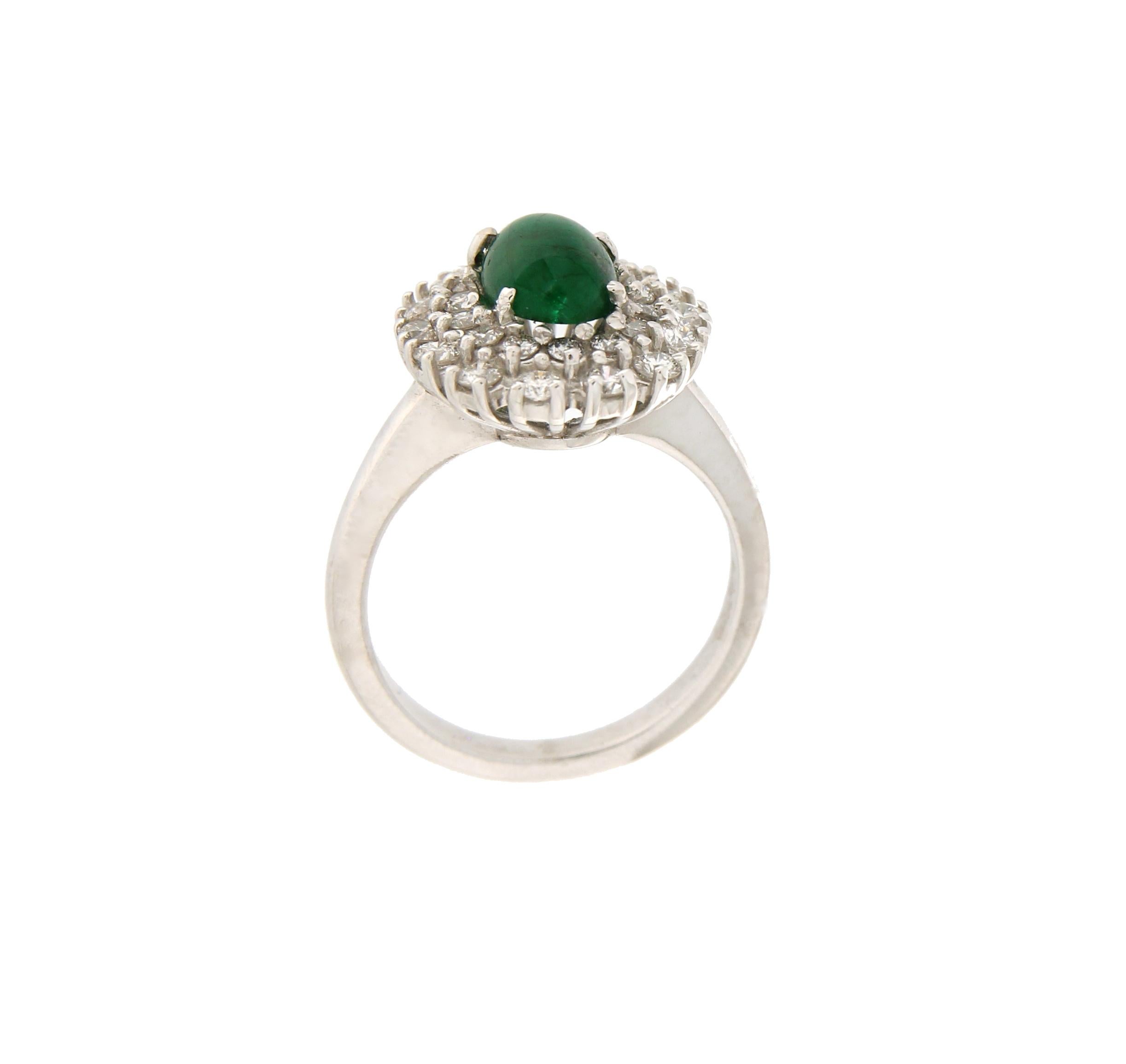 Handcraft Emerald 18 Karat White Gold Diamonds Cocktail Ring For Sale 1