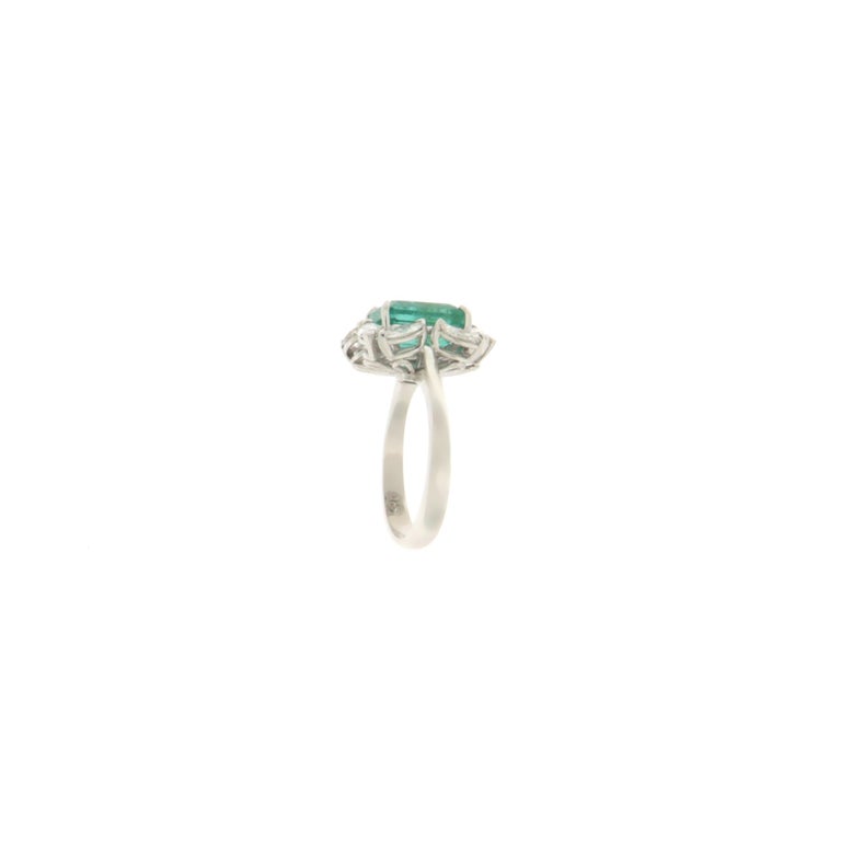 Emerald Diamonds 18 Karat White Gold Cocktail Ring For Sale 1