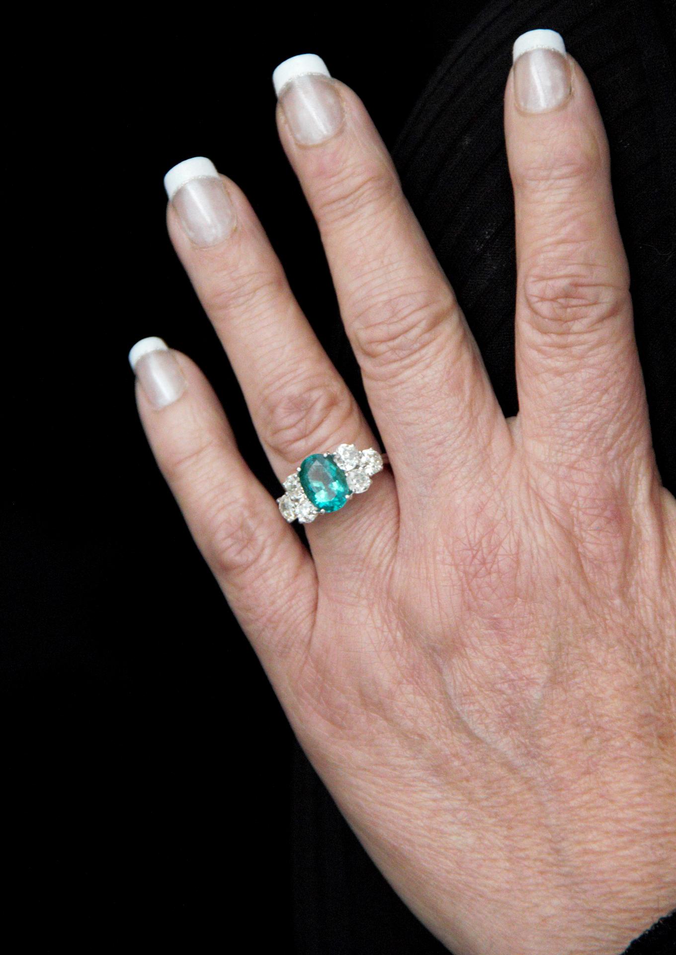 Handcraft Emerald 18 Karat White Gold Diamonds Engagement Ring 6
