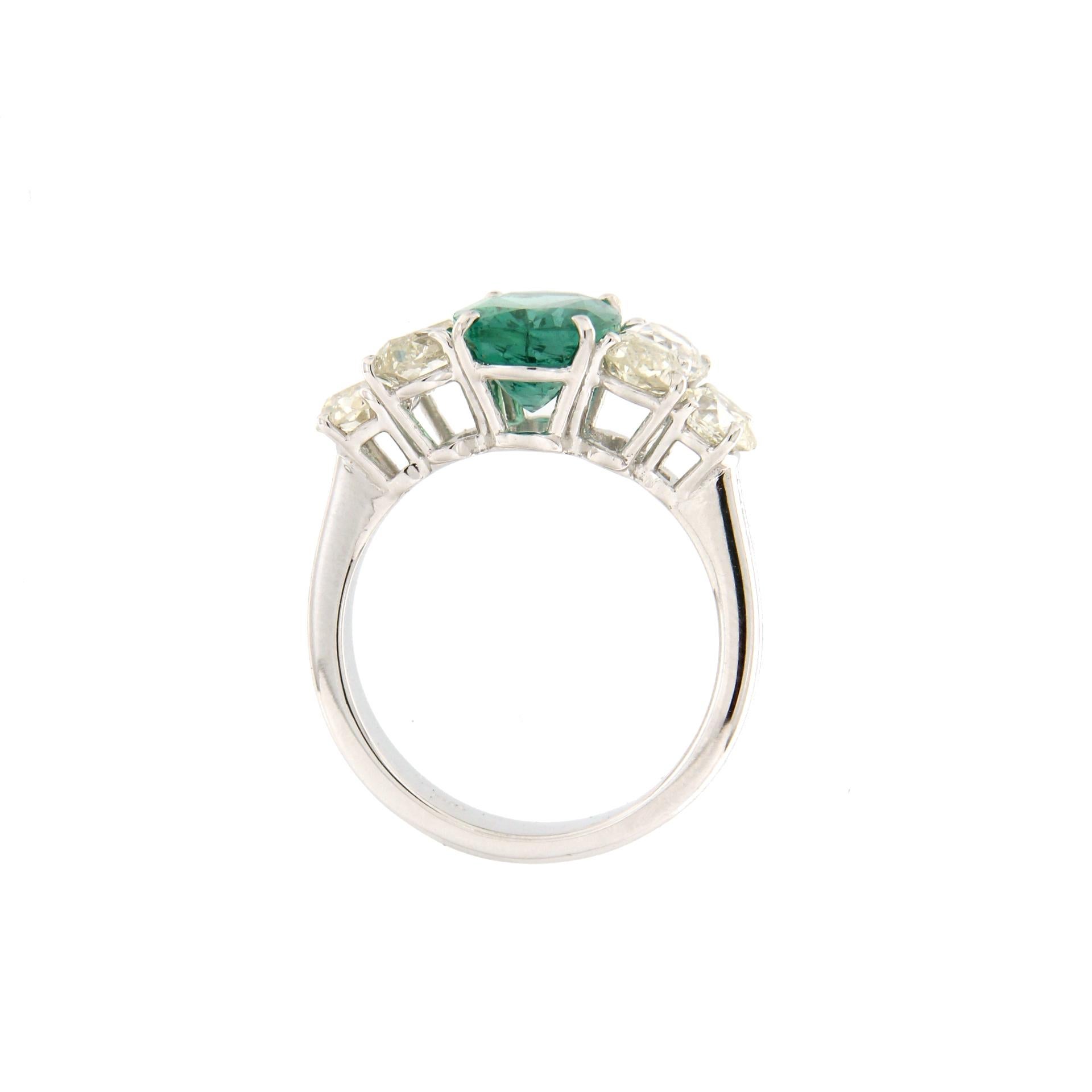 Handcraft Emerald 18 Karat White Gold Diamonds Engagement Ring In New Condition In Marcianise, IT