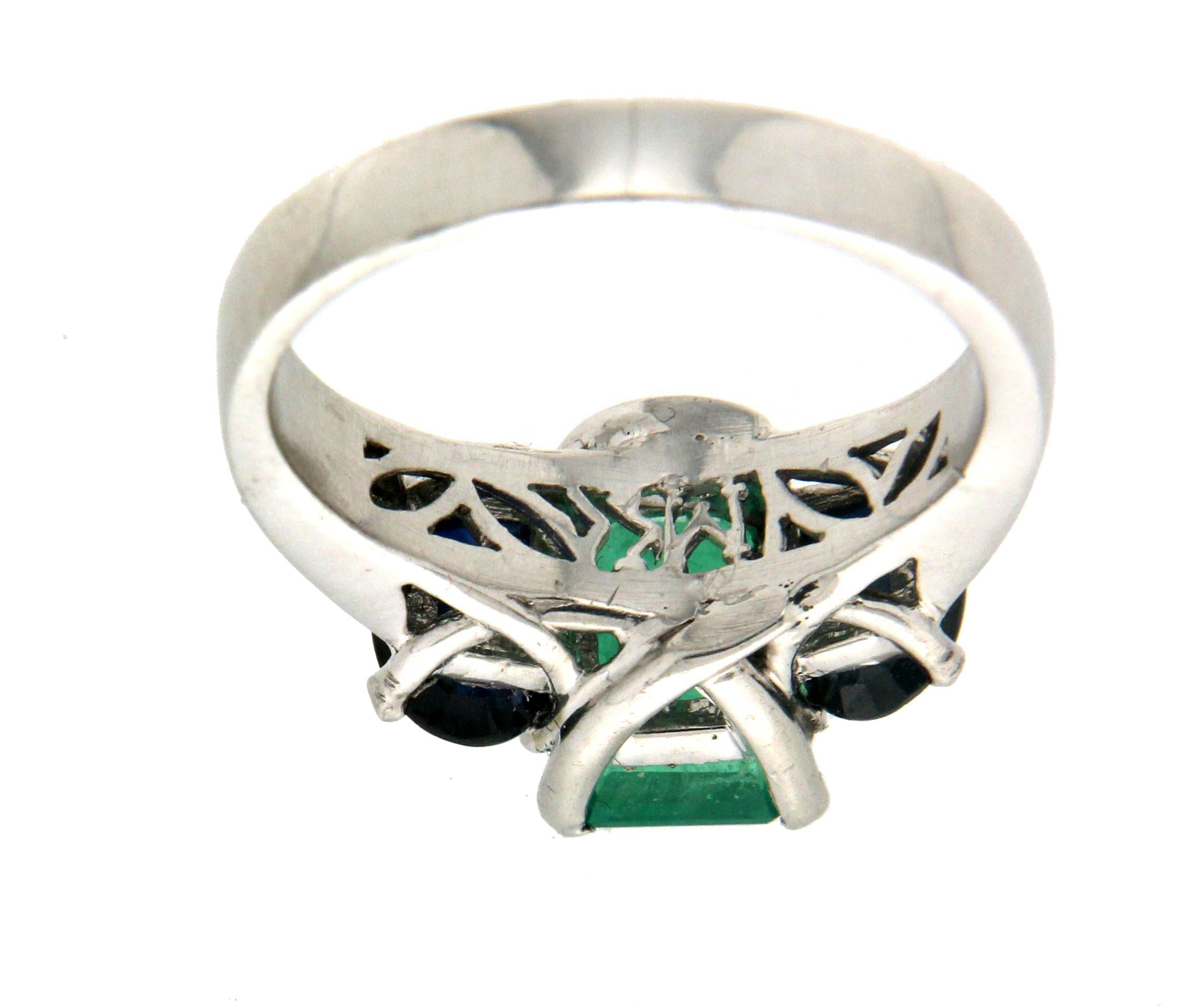 Handcraft Emerald 18 Karat White Gold Sapphires Cocktail Ring For Sale 4