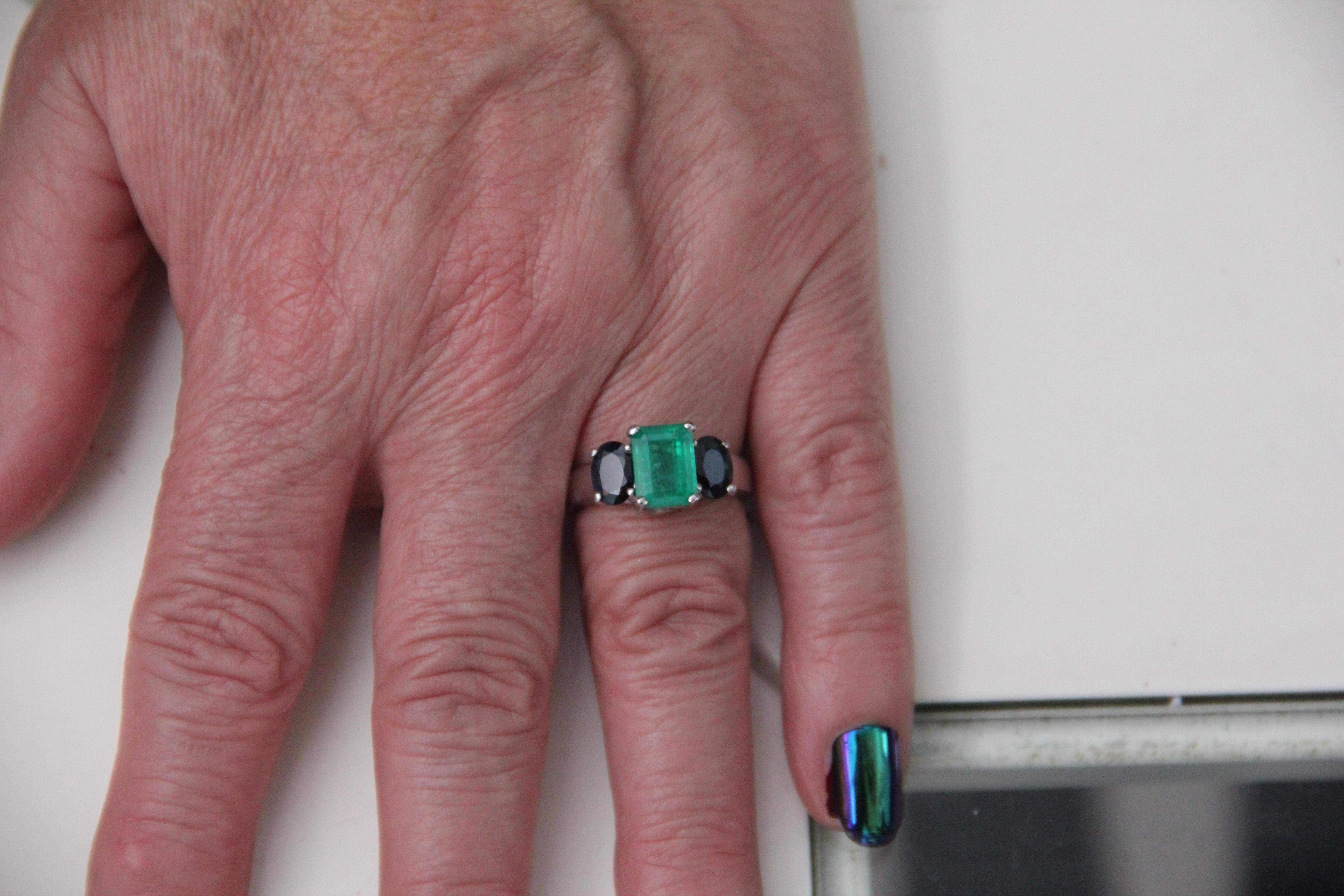 Handcraft Emerald 18 Karat White Gold Sapphires Cocktail Ring For Sale 8