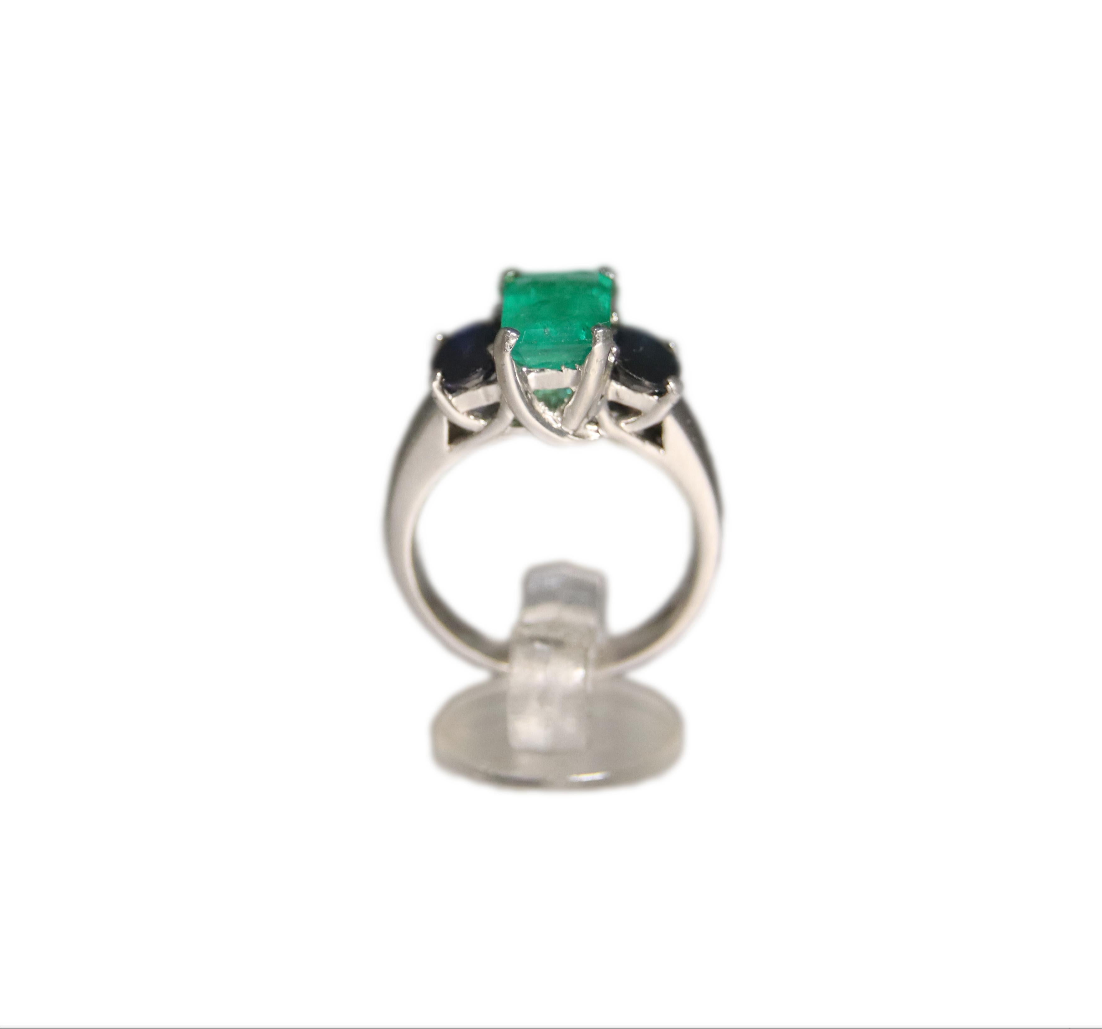 Handcraft Emerald 18 Karat White Gold Sapphires Cocktail Ring For Sale 11