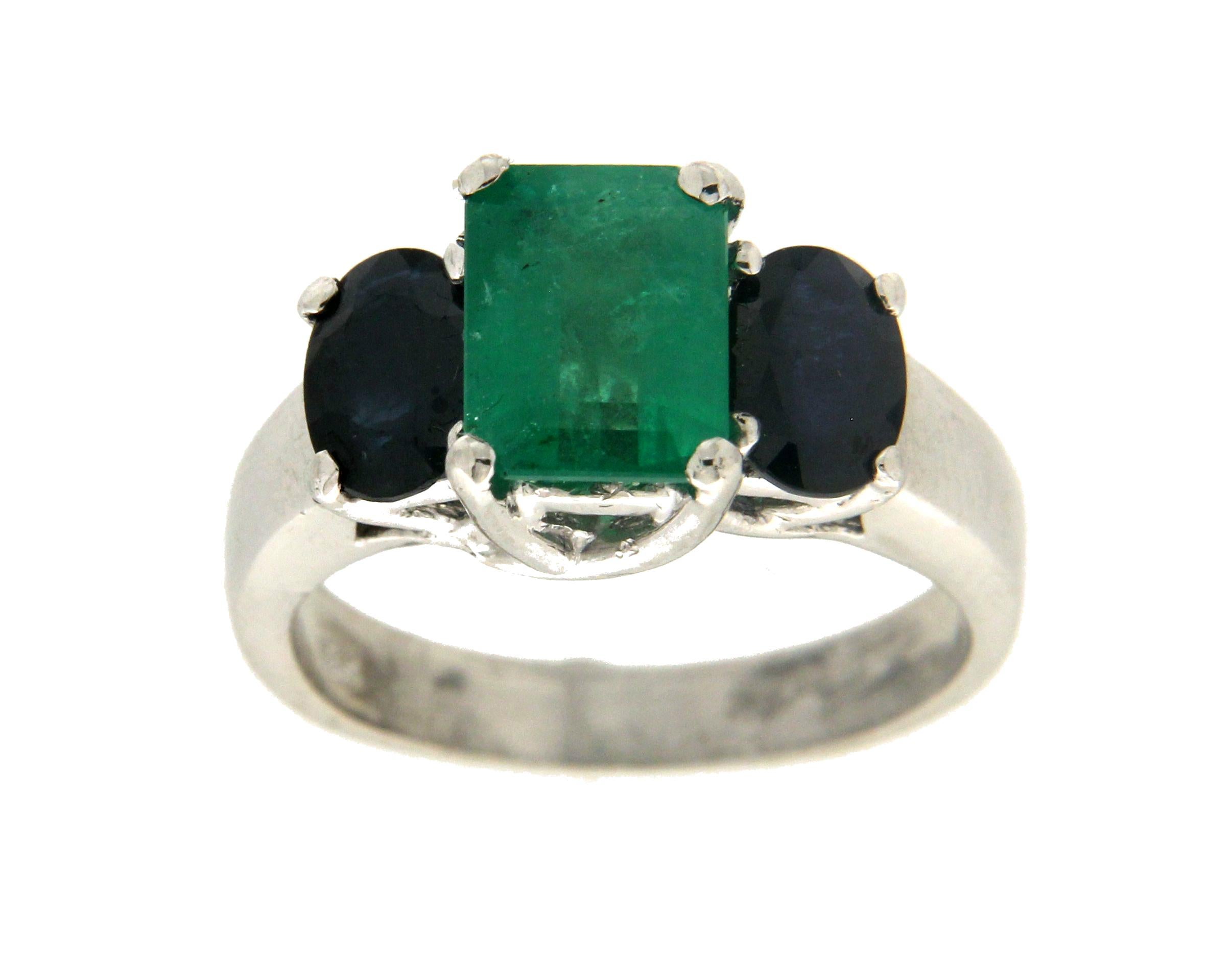 Artisan Handcraft Emerald 18 Karat White Gold Sapphires Cocktail Ring For Sale