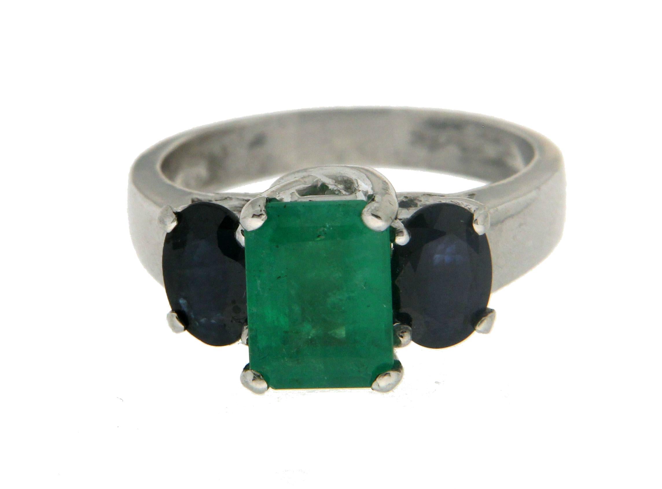 Women's or Men's Handcraft Emerald 18 Karat White Gold Sapphires Cocktail Ring For Sale