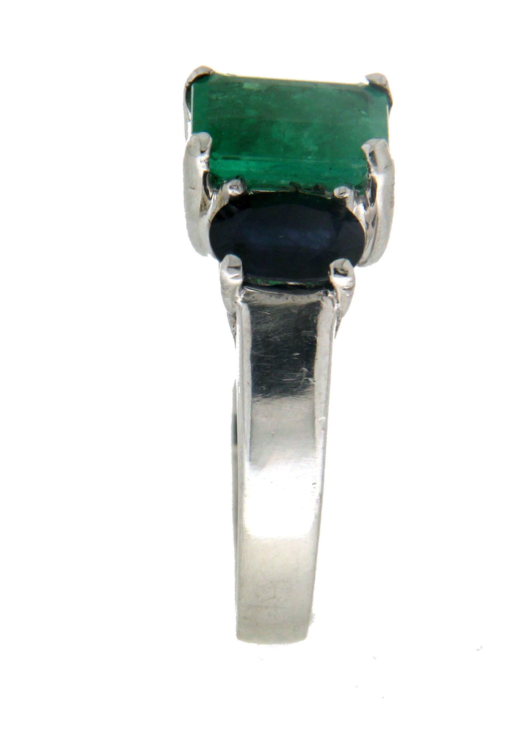 Handcraft Emerald 18 Karat White Gold Sapphires Cocktail Ring For Sale 1